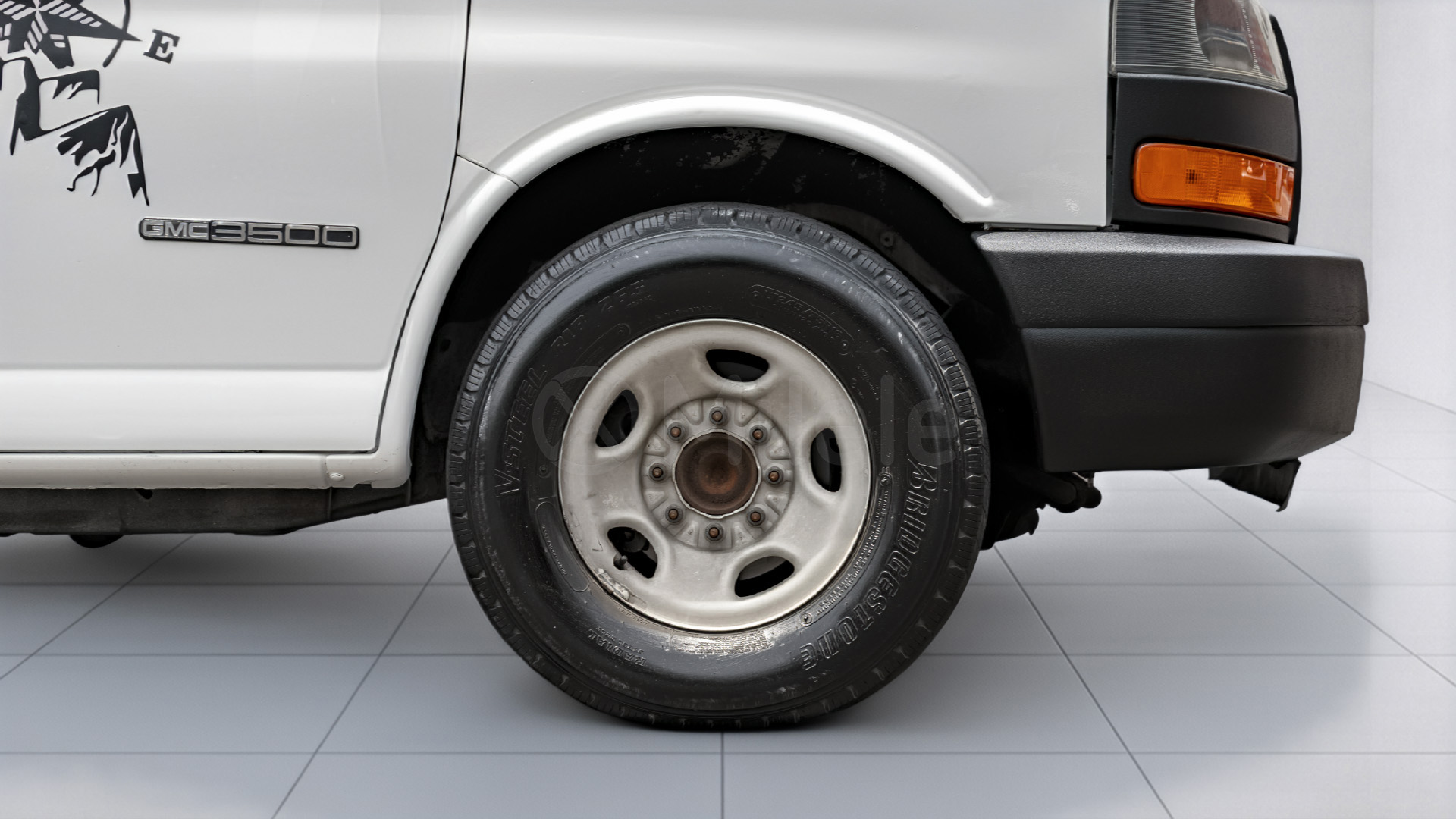 
								(LHD) GMC SAVANA HR CAMPER VAN OFFROAD MODIFICATION AT MY2006 – WHITE full									