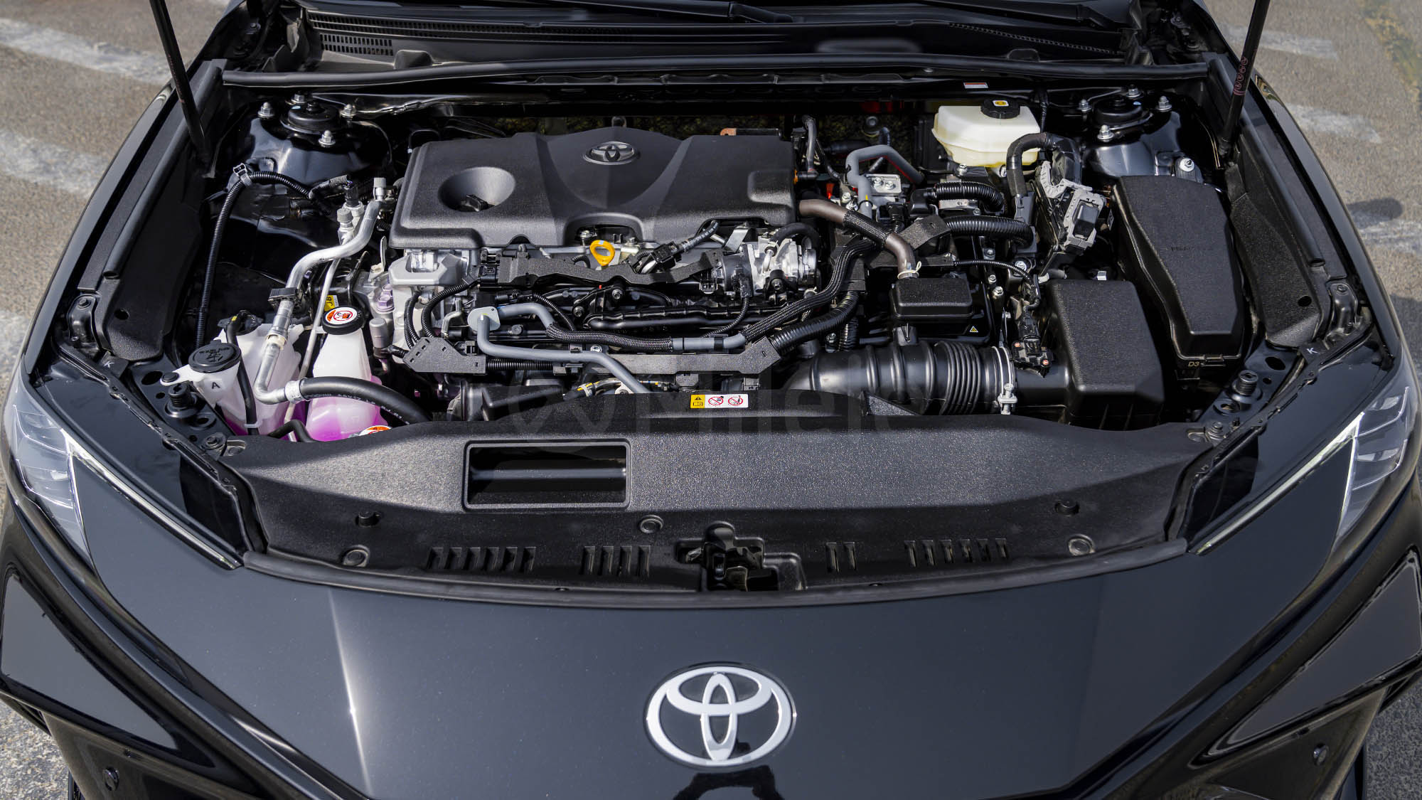 
(LHD) TOYOTA CAMRY LE 2.5PHEV AT MY2025 – BLACK full									