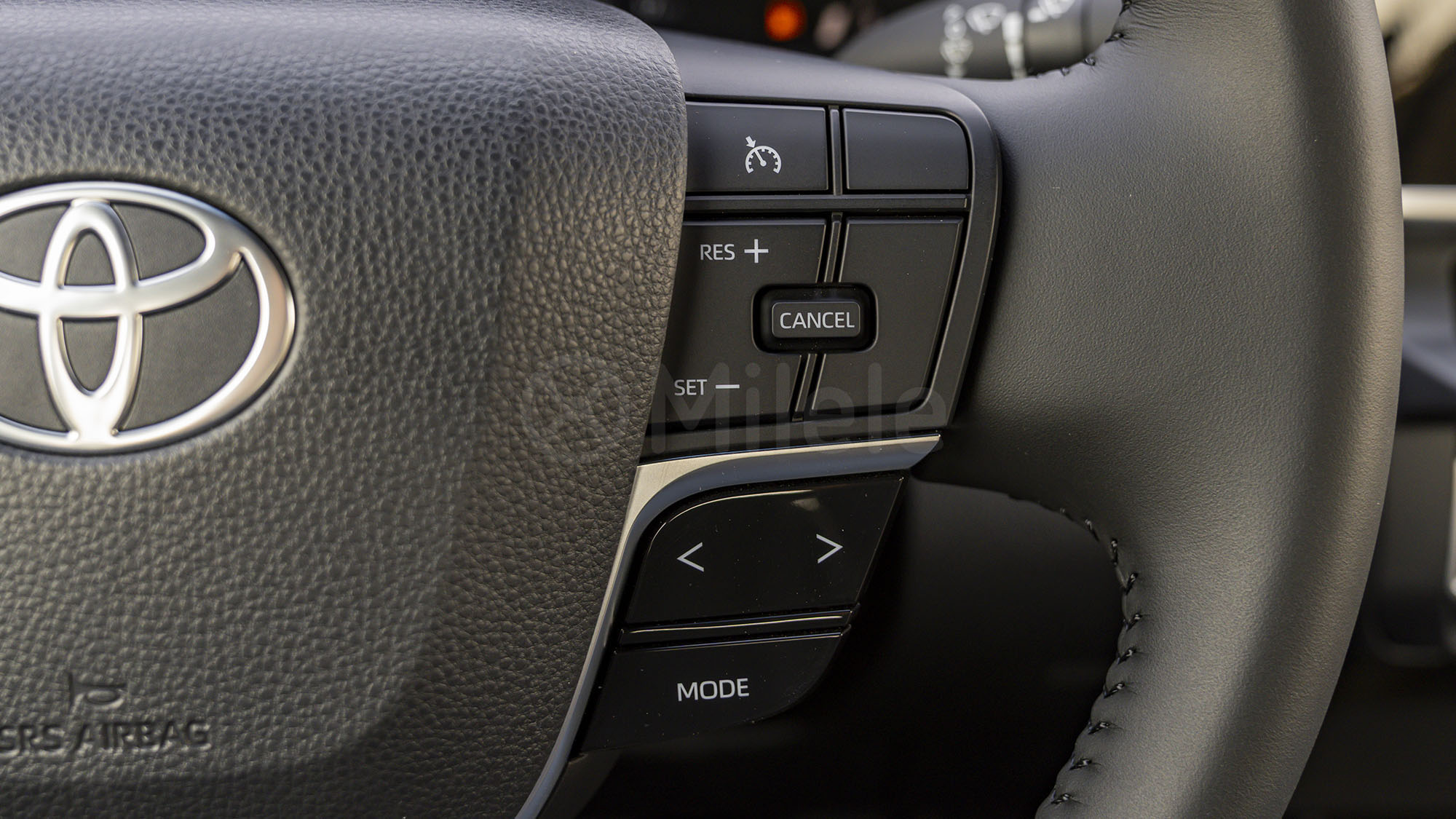 
(LHD) TOYOTA CAMRY LE 2.5PHEV AT MY2025 – BLACK full									