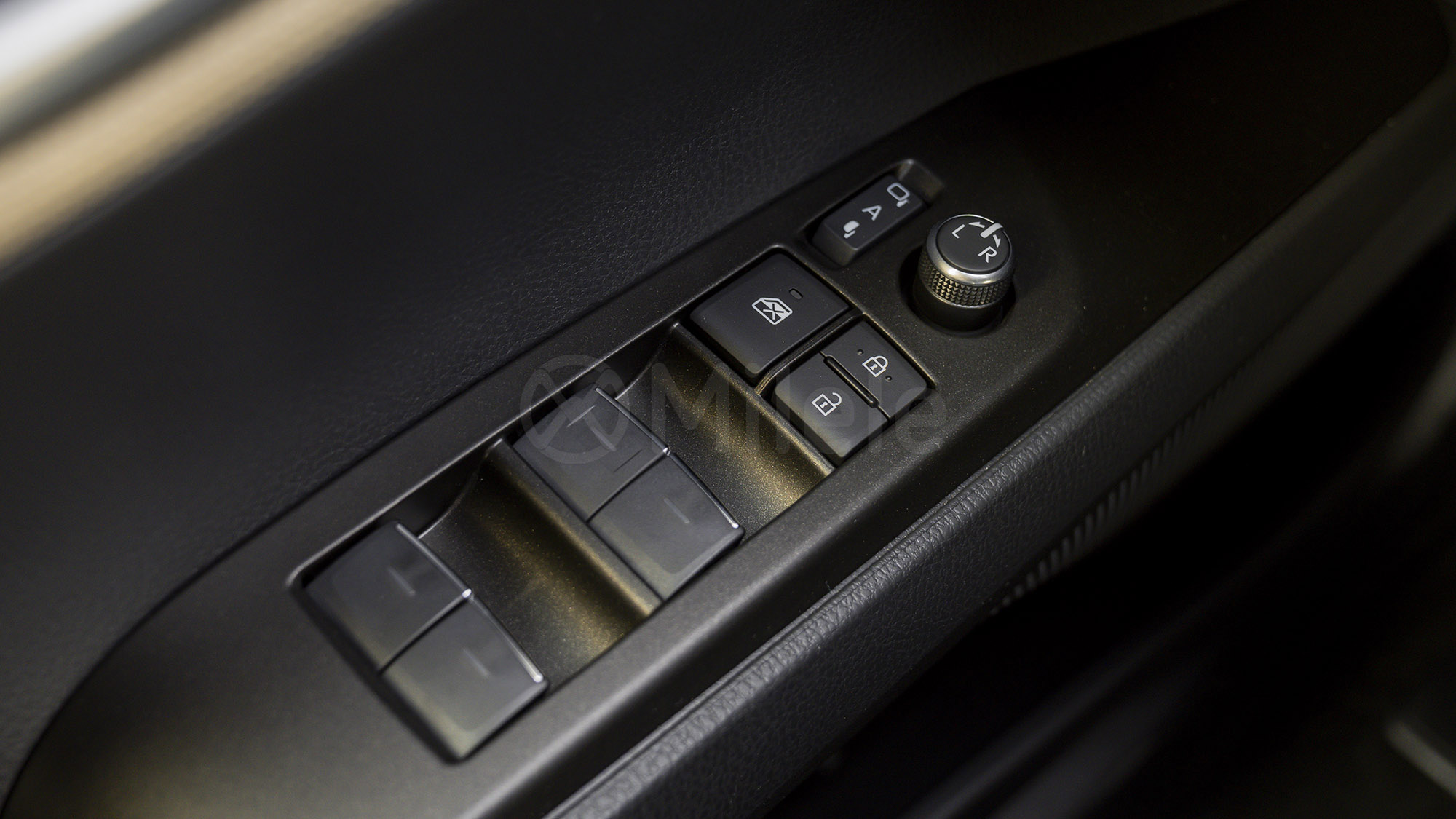
(LHD) TOYOTA CAMRY LE 2.5PHEV AT MY2025 – BLACK full									