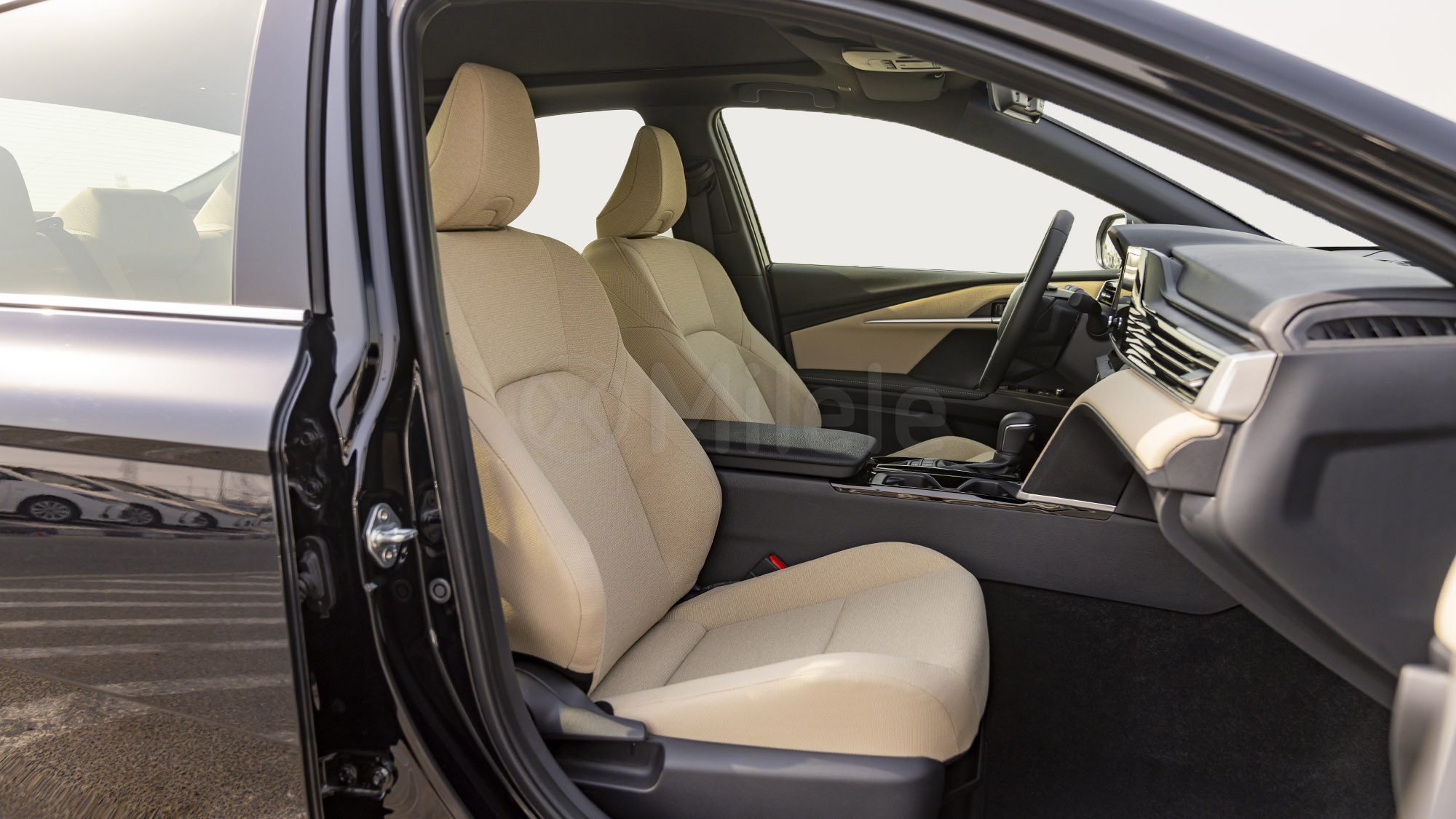 
(LHD) TOYOTA CAMRY LE 2.5PHEV AT MY2025 – BLACK full									