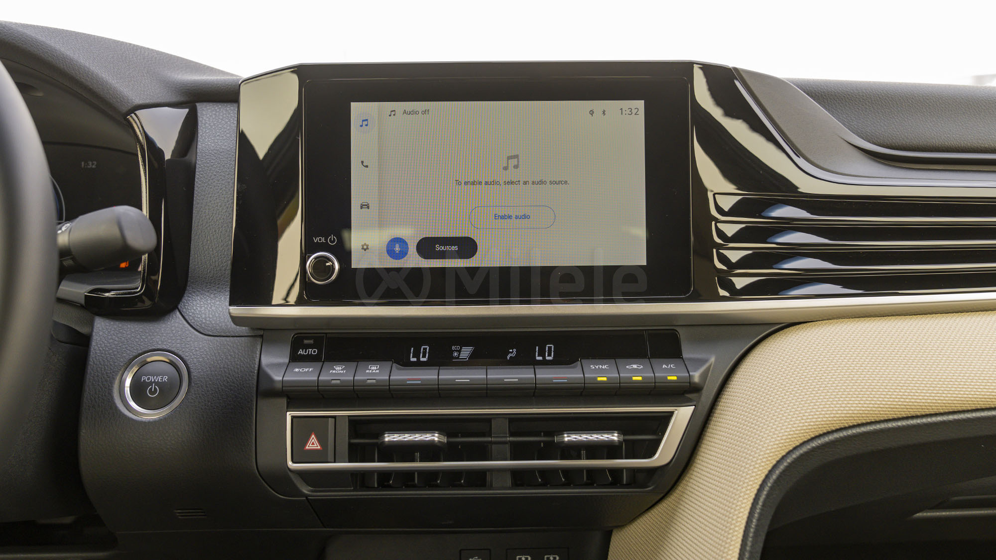 
(LHD) TOYOTA CAMRY LE 2.5PHEV AT MY2025 – BLACK full									