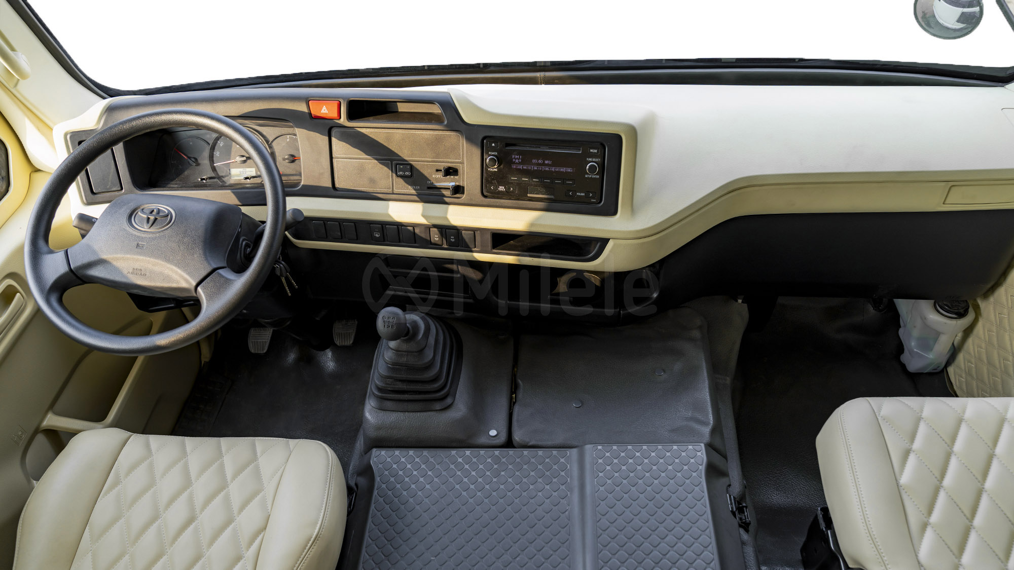 
(LHD) TOYOTA TOYOTA COASTER ARMOURED MY2025 – WHITE full									