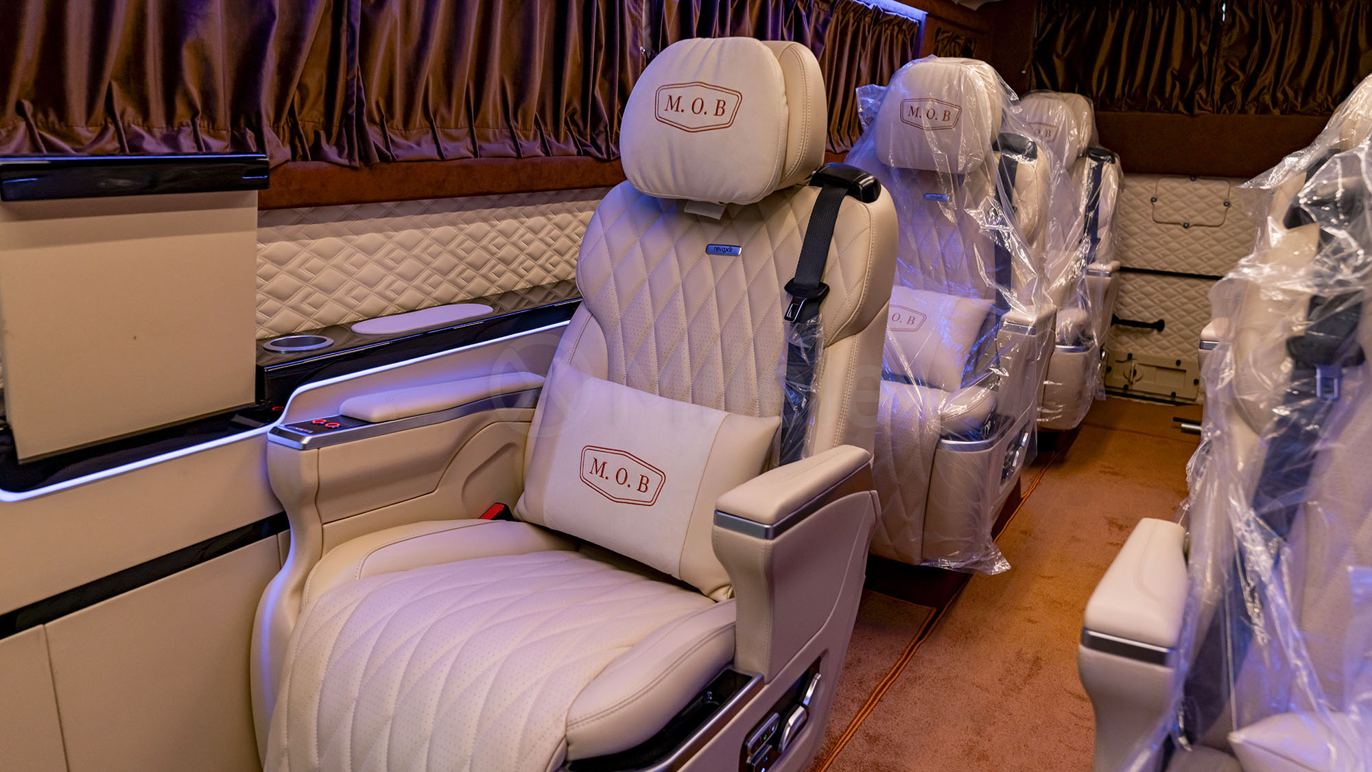 
(LHD) TOYOTA TOYOTA COASTER ARMOURED MY2025 – WHITE full									