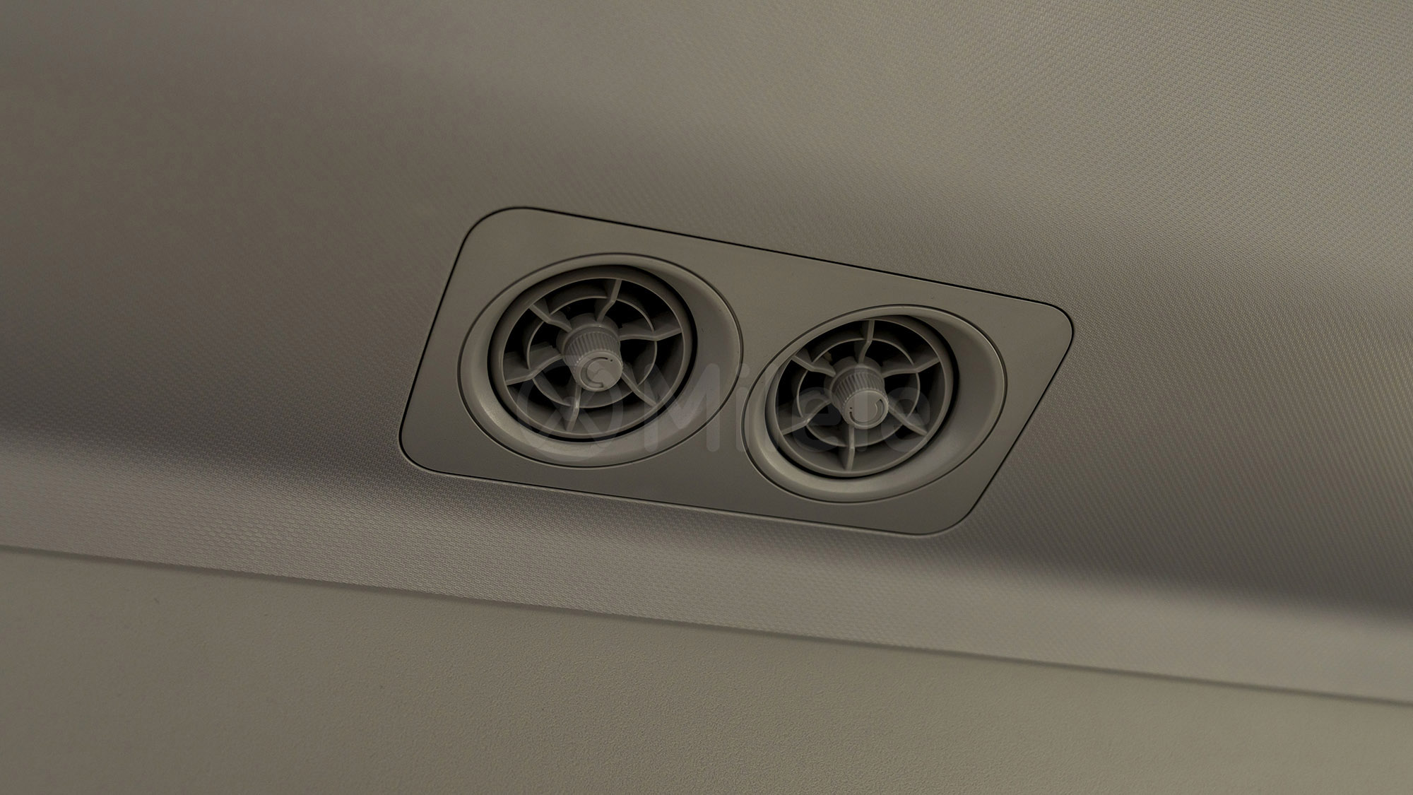 
								(LHD) TOYOTA COASTER DLX 4.0D MT MY2025 – WHITE full									