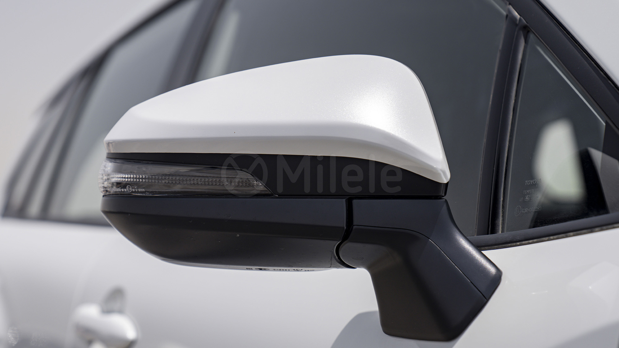 
								(LHD) TOYOTA COROLLA CROSS 1.8P AT MY2025 – WHITE full									