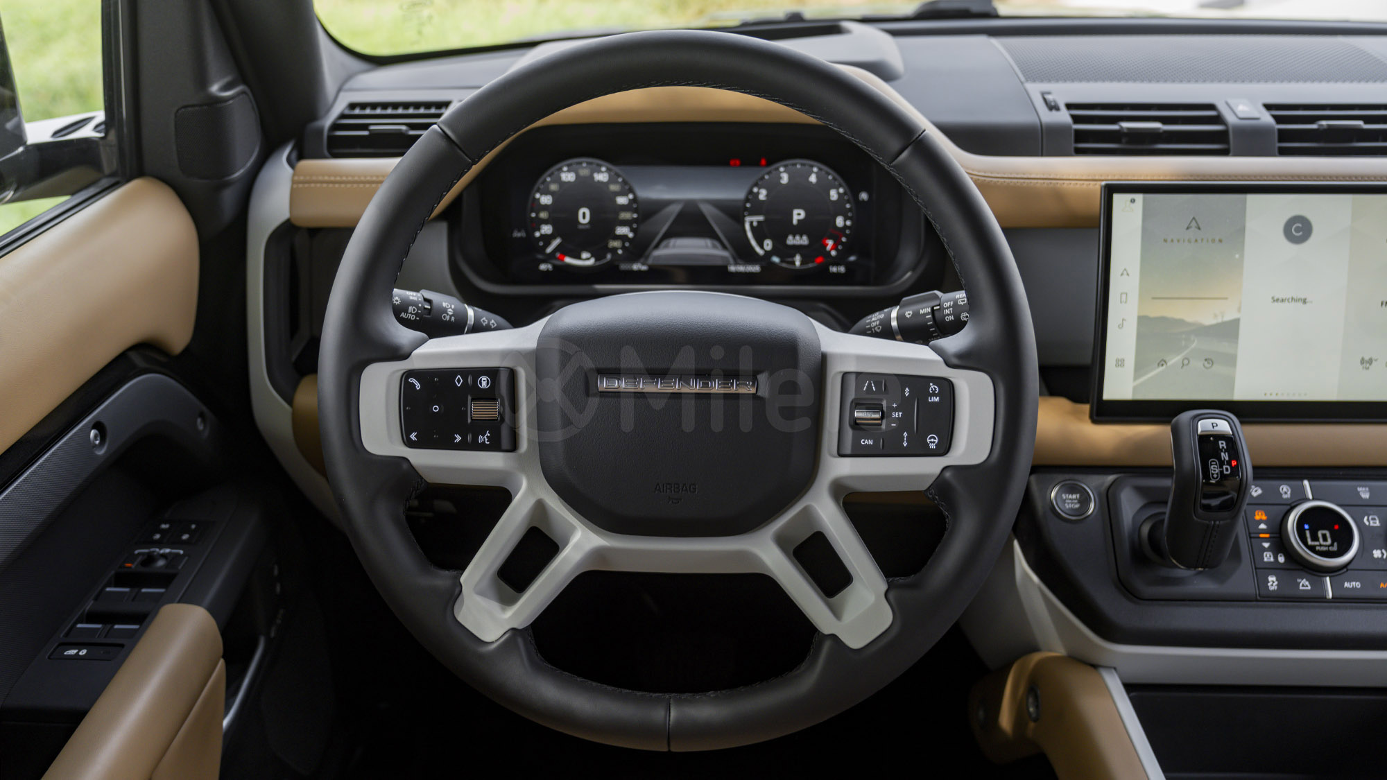 
								(LHD) LAND ROVER DEFENDER 110 X-DYNAMIC SE 3.0P AT MY2025 – BLACK full									