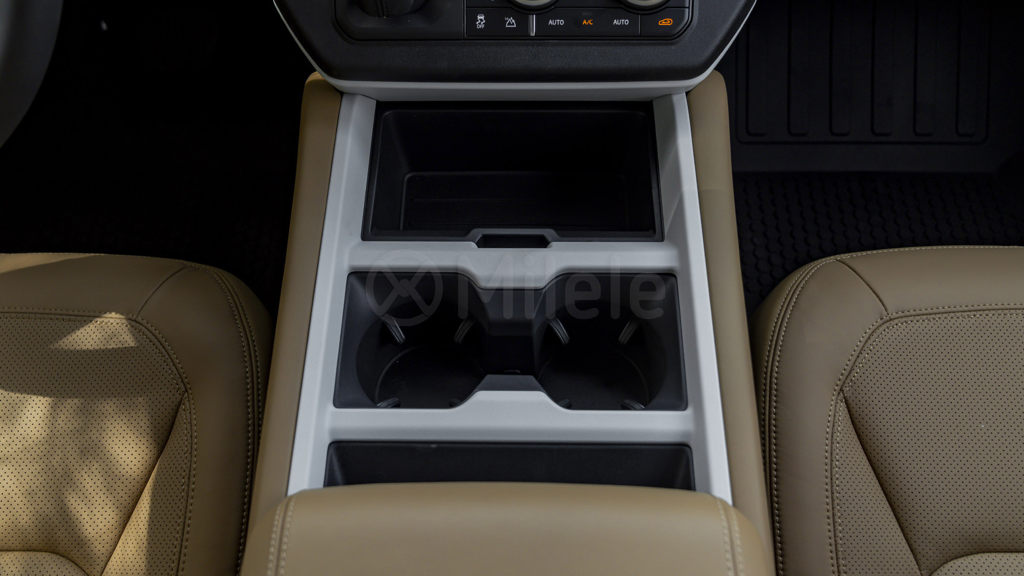 
								(LHD) LAND ROVER DEFENDER 110 X-DYNAMIC SE 3.0P AT MY2025 – BLACK full									