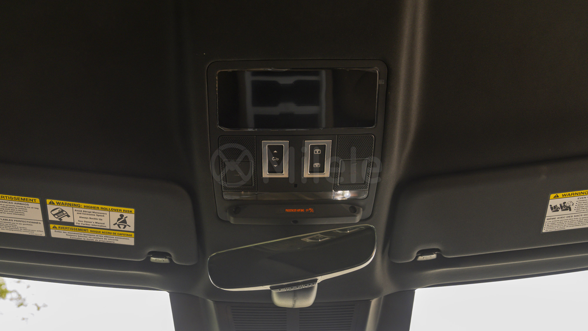 
								(LHD) LAND ROVER DEFENDER 110 X-DYNAMIC SE 3.0P AT MY2025 – BLACK full									
