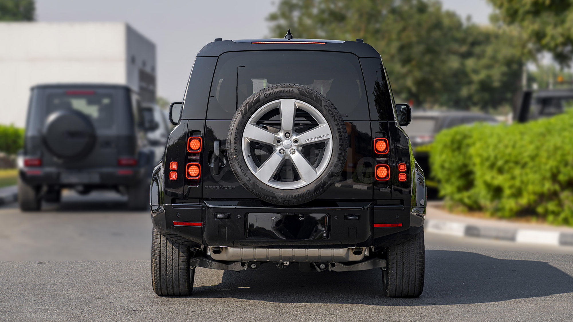 
								(LHD) LAND ROVER DEFENDER 110 X-DYNAMIC SE 3.0P AT MY2025 – BLACK full									