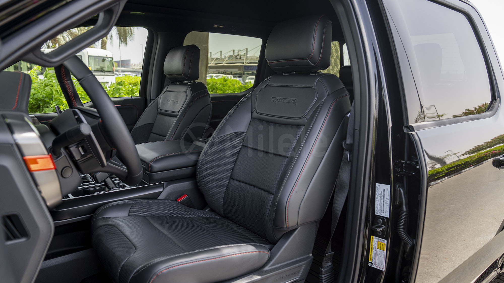 
								(LHD) FORD F-150 RAPTOR AT MY2025 – BLACK full									