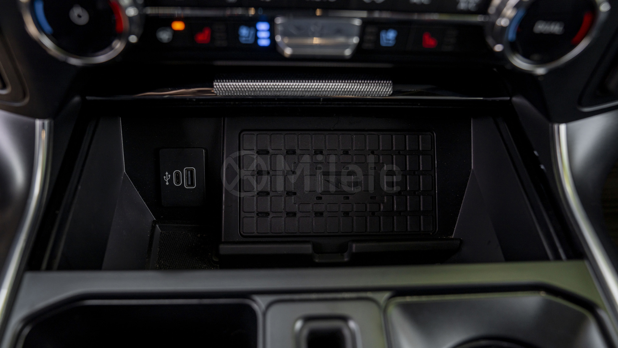 
								(LHD) FORD F-150 RAPTOR AT MY2025 – BLACK full									