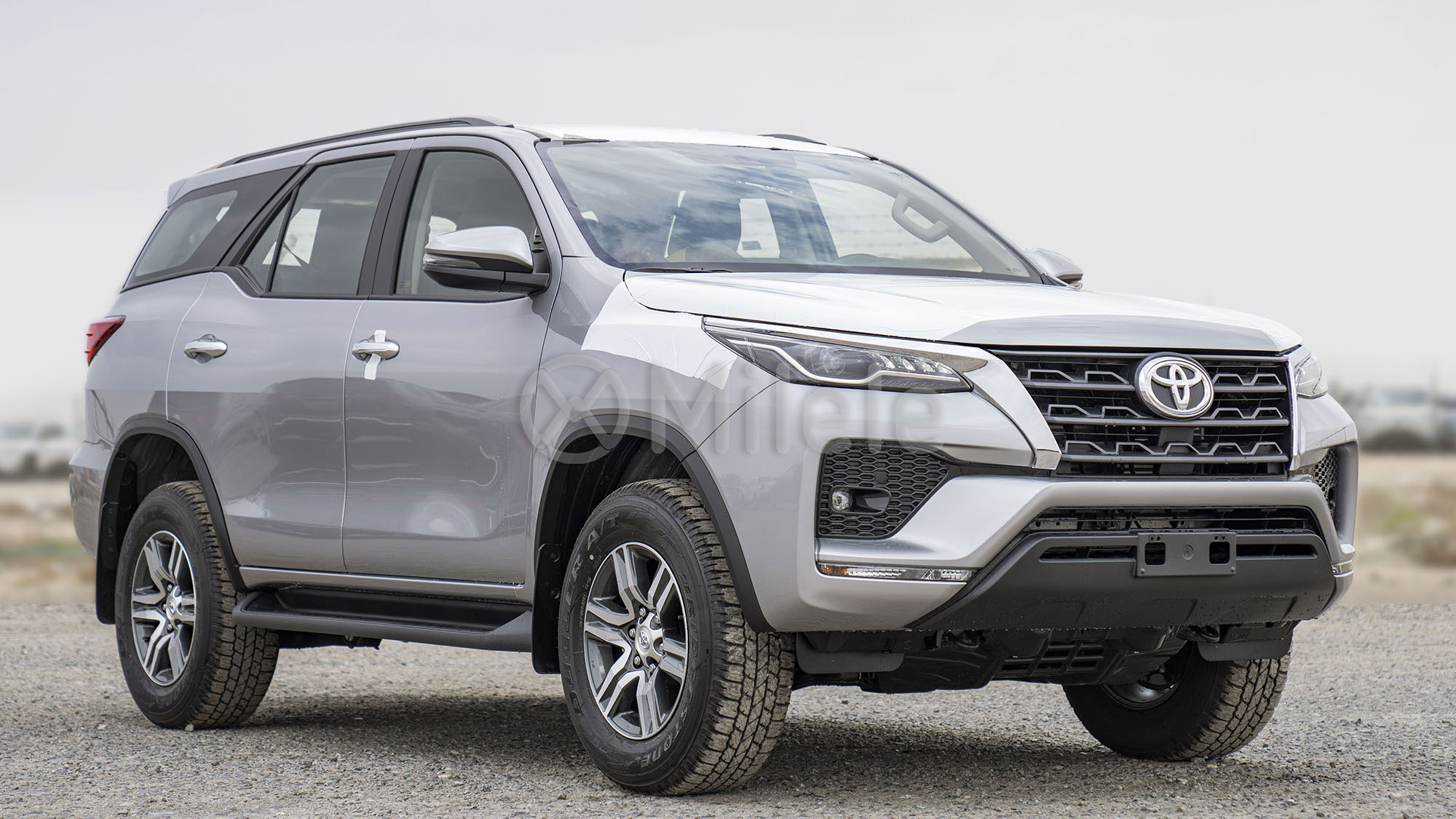 
(LHD) TOYOTA FORTUNER 2.4D AT 4X4 MY2025 – SILVER ME full									