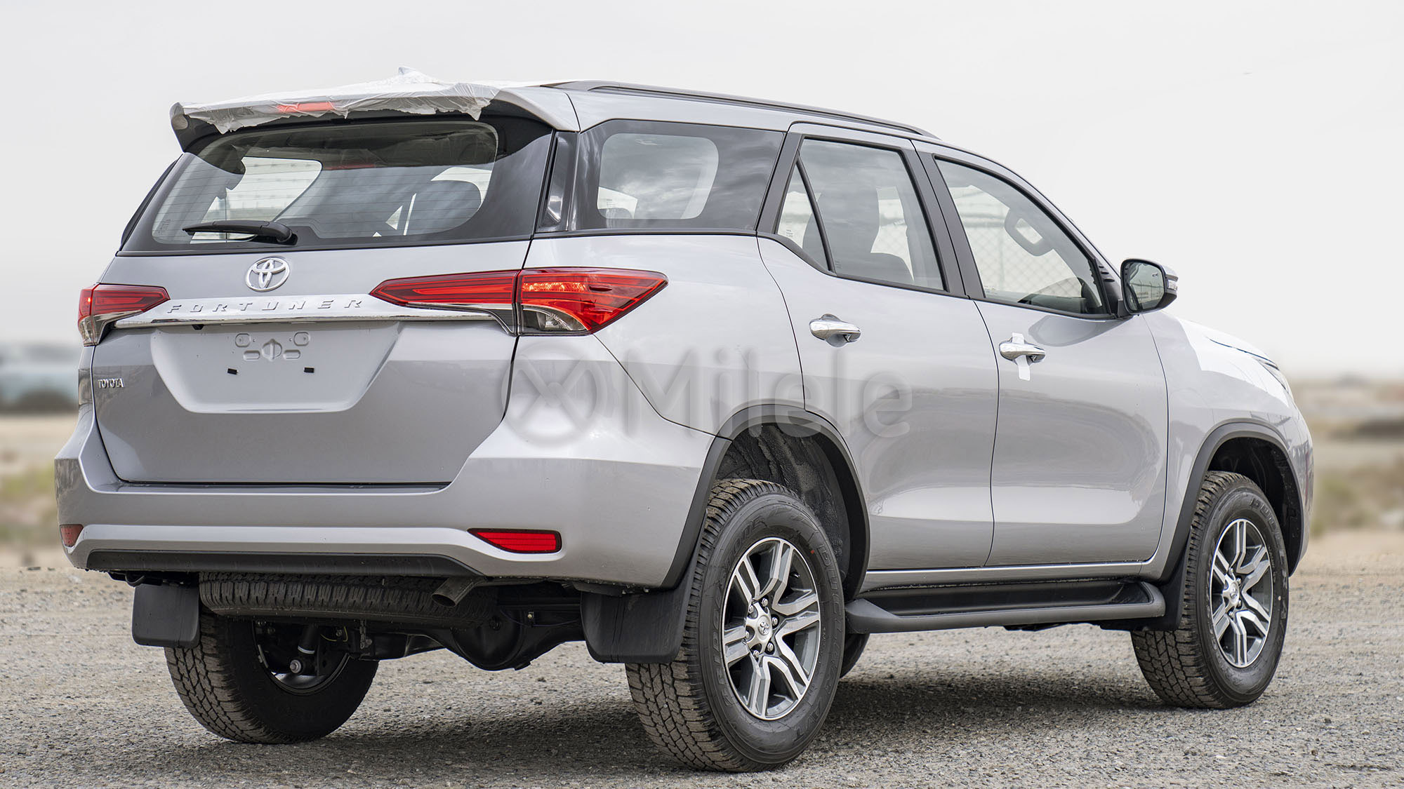 
(LHD) TOYOTA FORTUNER 2.4D AT 4X4 MY2025 – SILVER ME full									