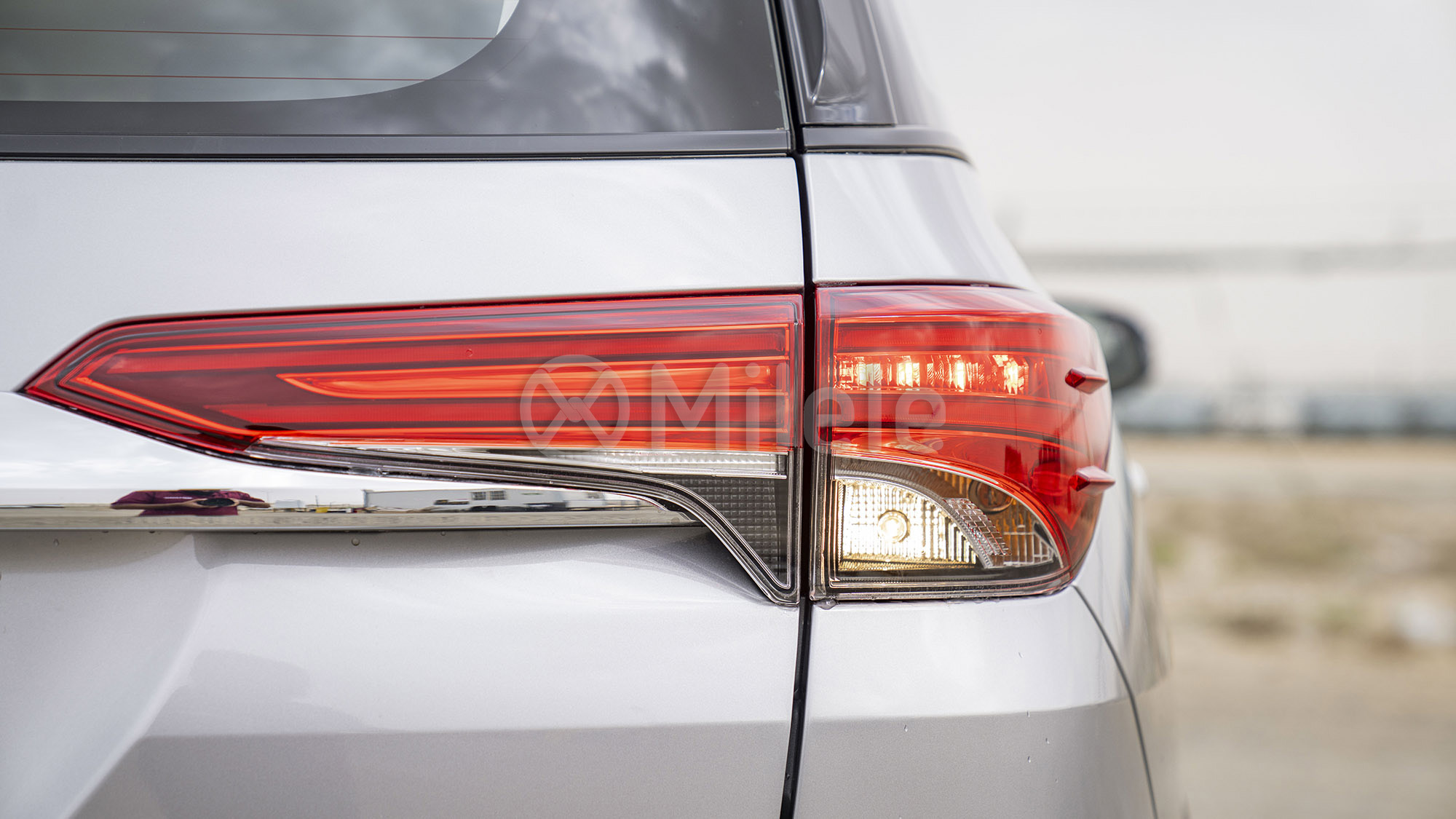
(LHD) TOYOTA FORTUNER 2.4D AT 4X4 MY2025 – SILVER ME full									