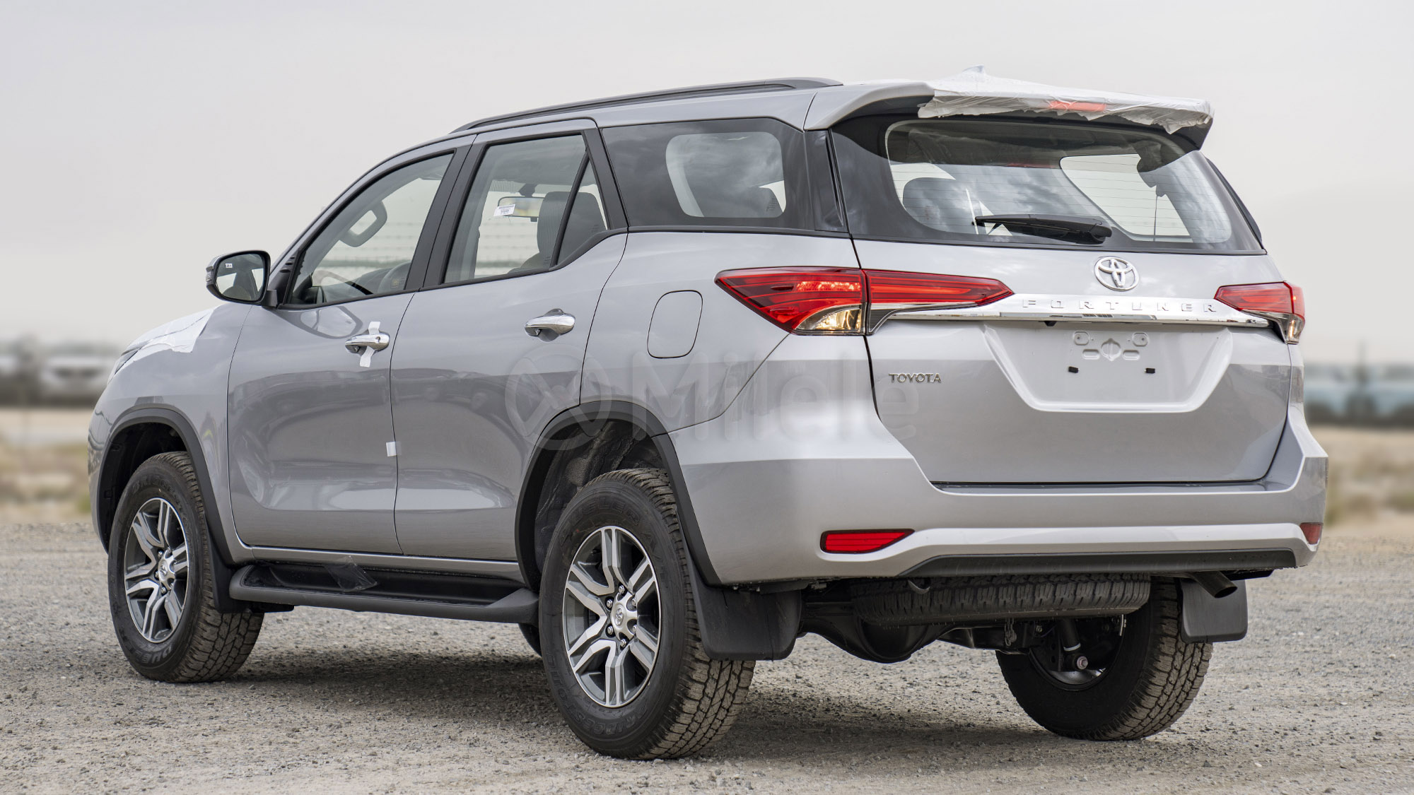 
(LHD) TOYOTA FORTUNER 2.4D AT 4X4 MY2025 – SILVER ME full									