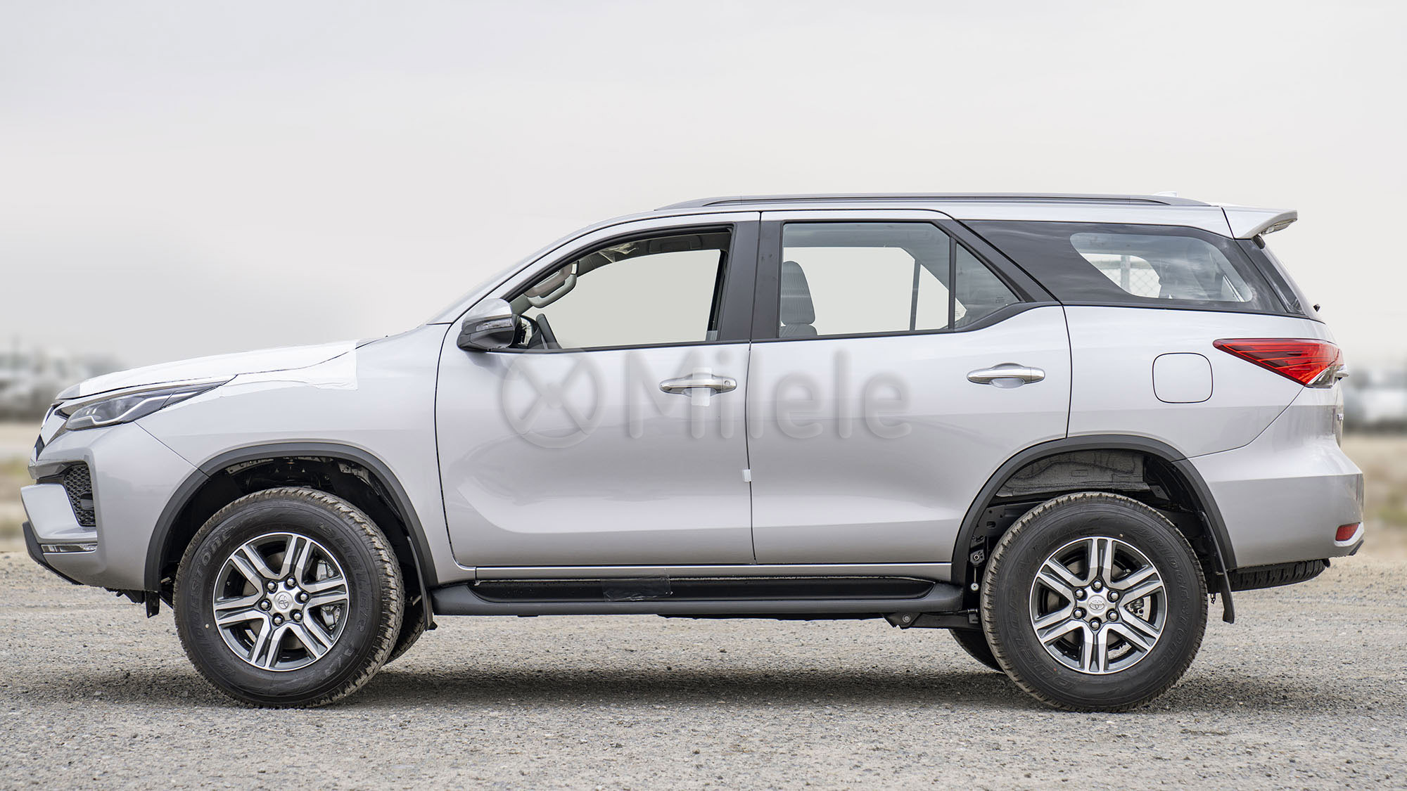
(LHD) TOYOTA FORTUNER 2.4D AT 4X4 MY2025 – SILVER ME full									
