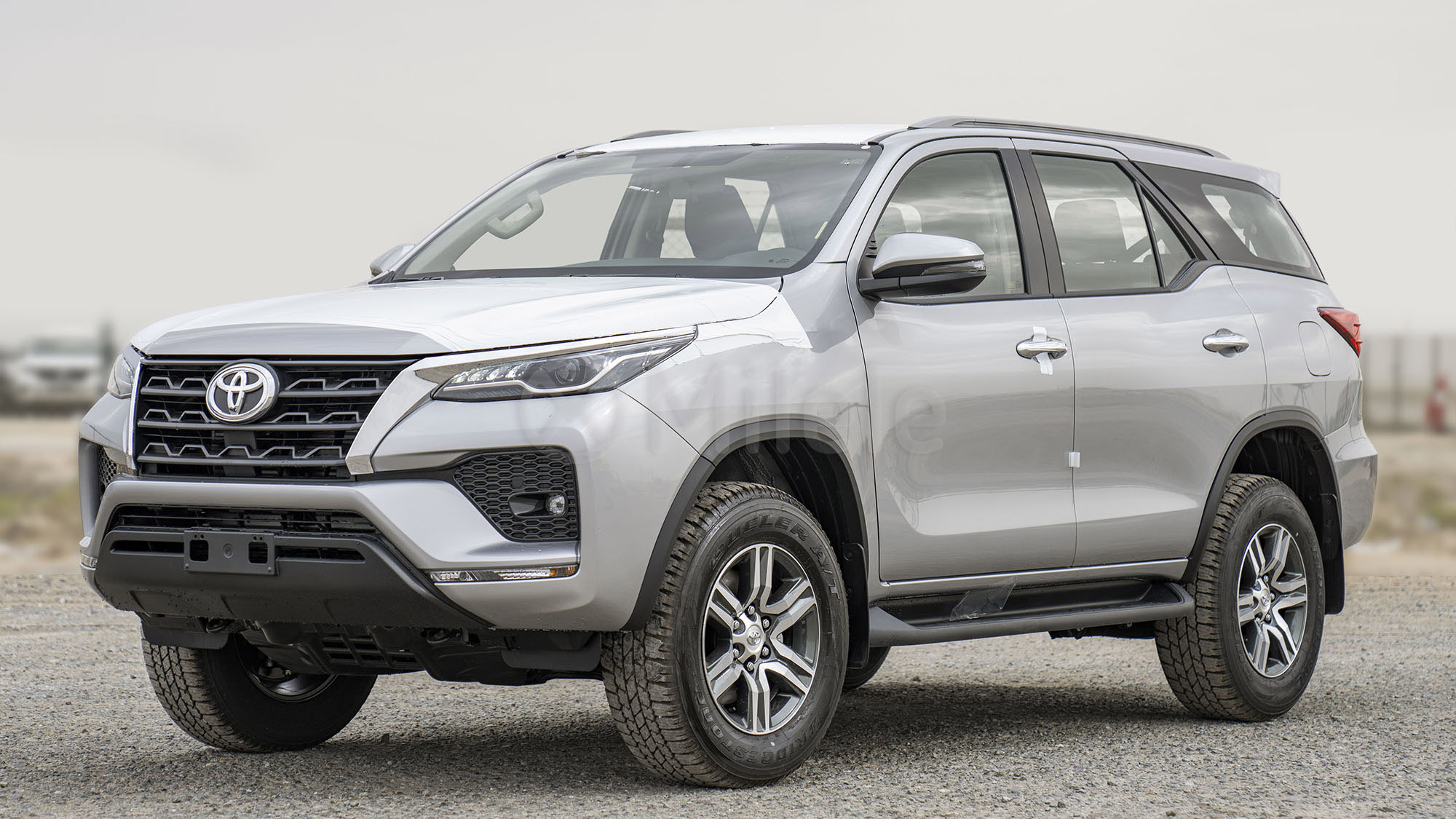 
(LHD) TOYOTA FORTUNER 2.4D AT 4X4 MY2025 – SILVER ME full									