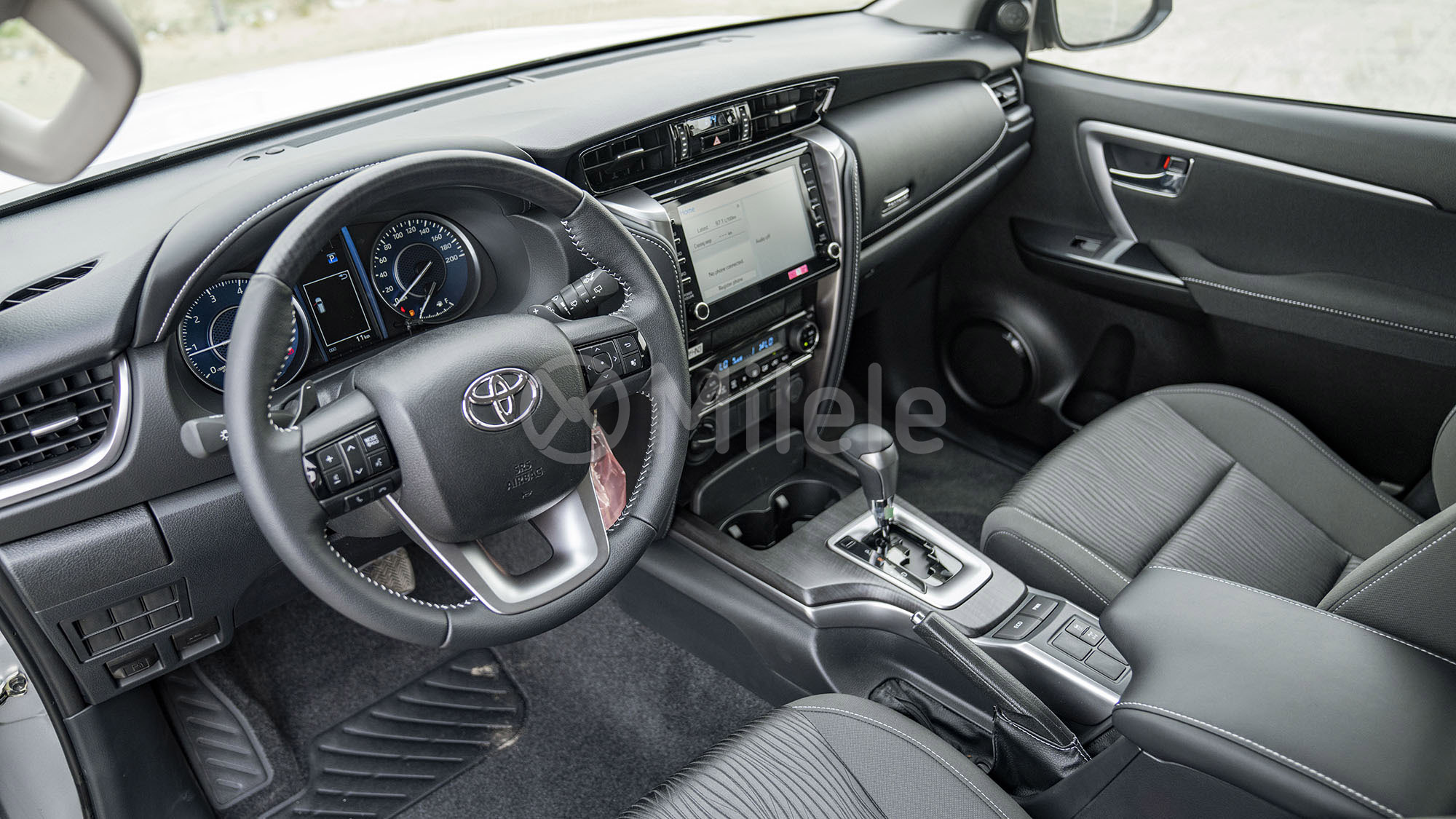 
(LHD) TOYOTA FORTUNER 2.4D AT 4X4 MY2025 – SILVER ME full									