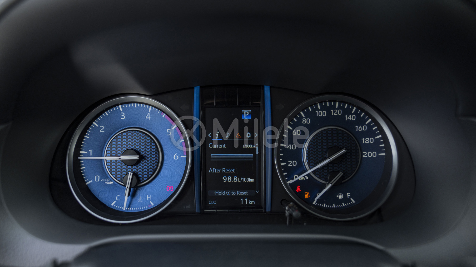 
(LHD) TOYOTA FORTUNER 2.4D AT 4X4 MY2025 – SILVER ME full									