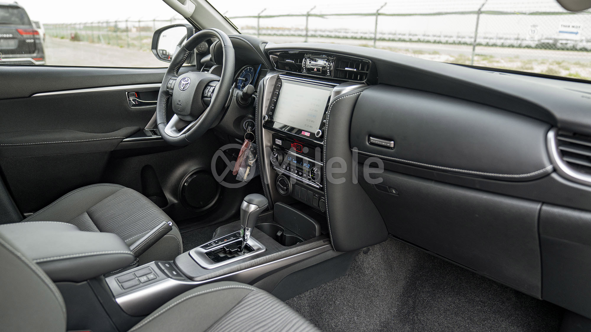 
(LHD) TOYOTA FORTUNER 2.4D AT 4X4 MY2025 – SILVER ME full									