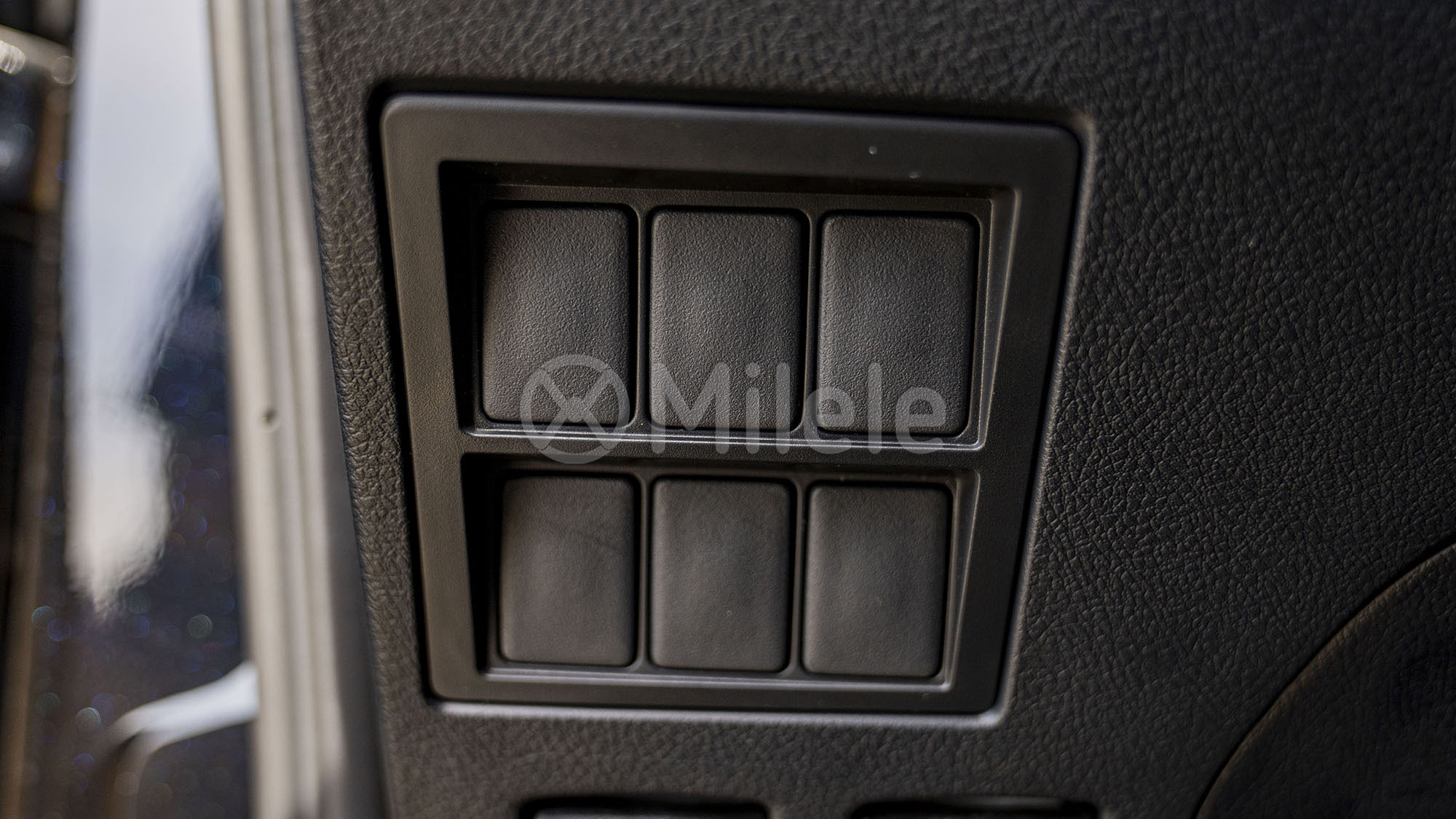 
(LHD) TOYOTA FORTUNER 2.4D AT 4X4 MY2025 – SILVER ME full									