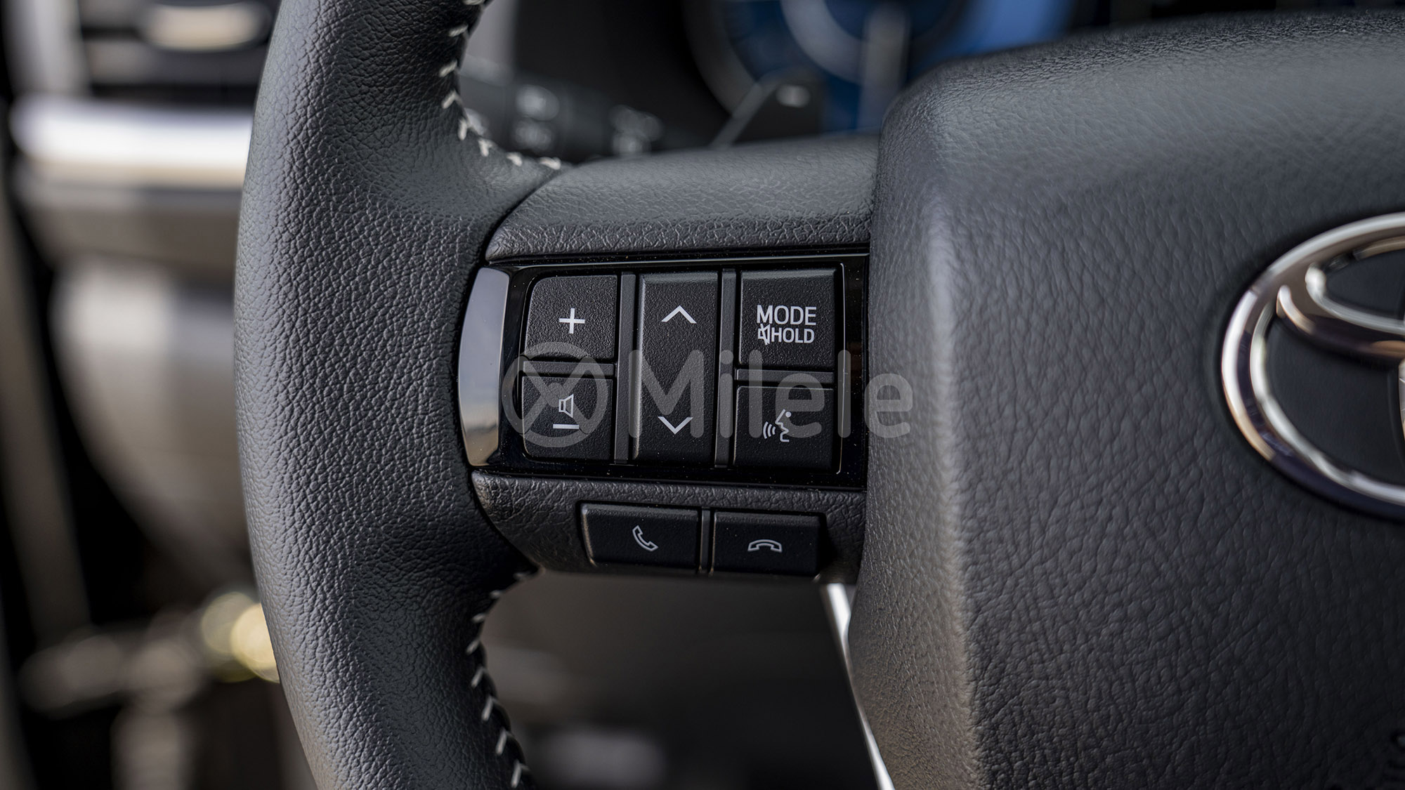 
(LHD) TOYOTA FORTUNER 2.4D AT 4X4 MY2025 – SILVER ME full									
