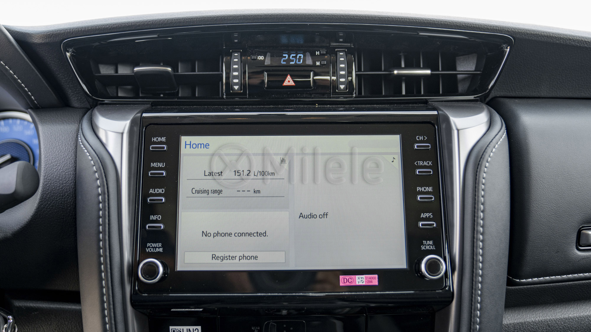 
(LHD) TOYOTA FORTUNER 2.4D AT 4X4 MY2025 – SILVER ME full									
