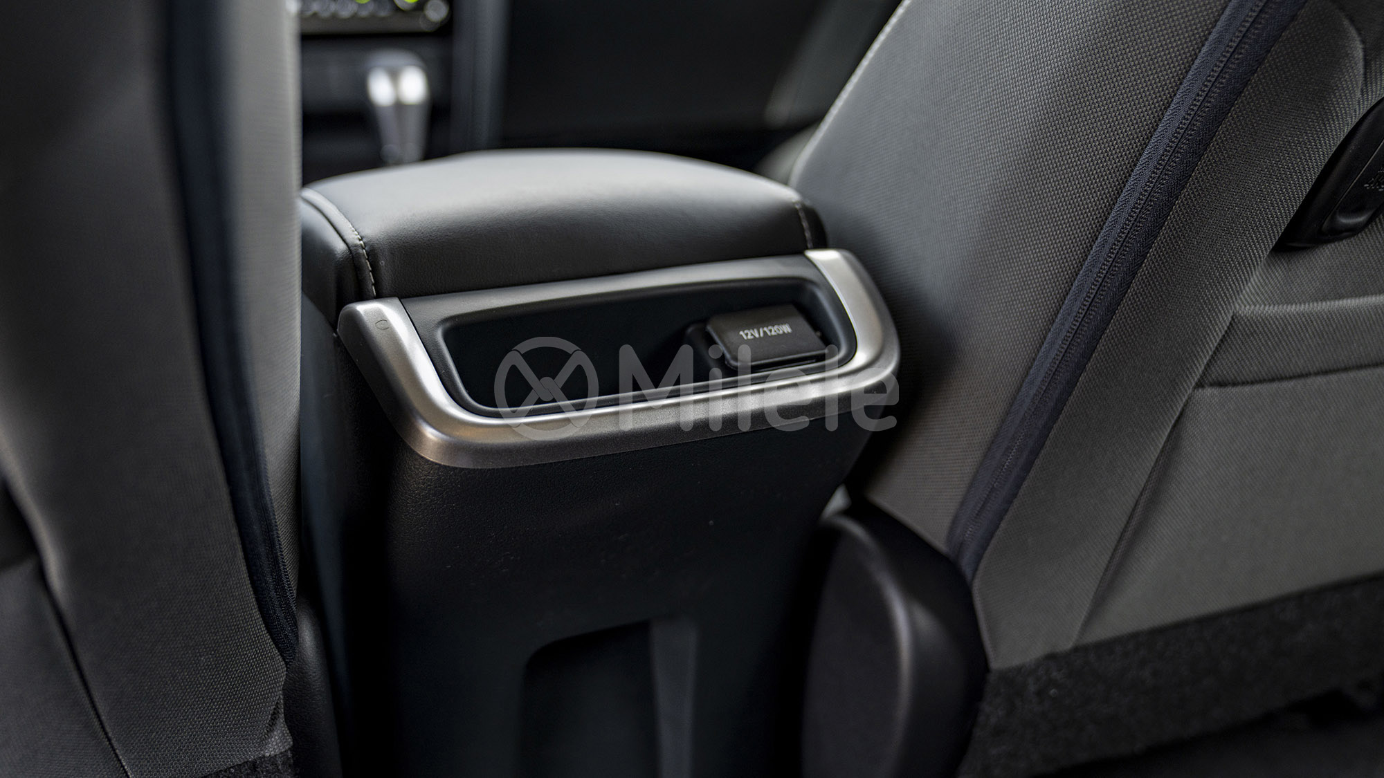 
(LHD) TOYOTA FORTUNER 2.4D AT 4X4 MY2025 – SILVER ME full									