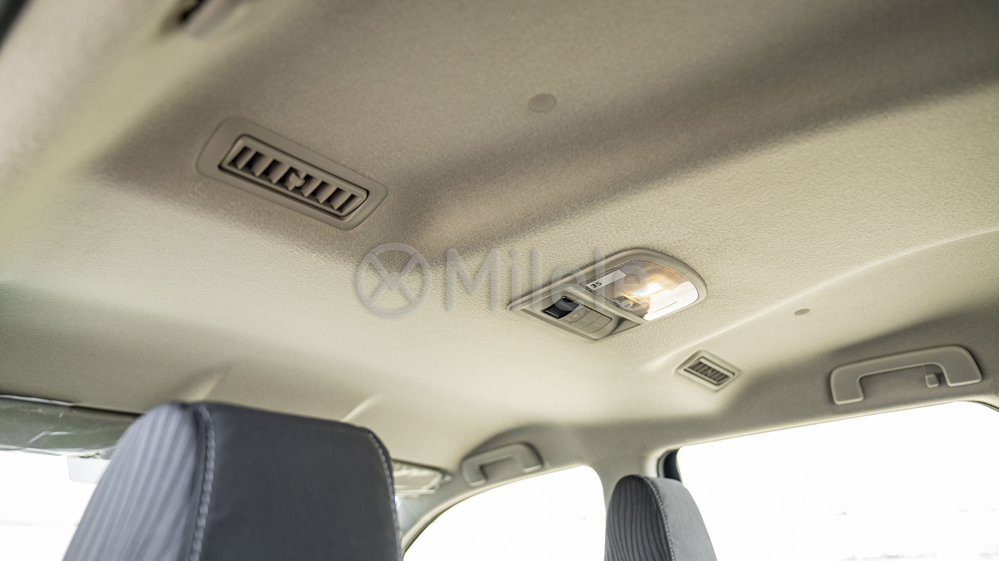 
(LHD) TOYOTA FORTUNER 2.4D AT 4X4 MY2025 – SILVER ME full									