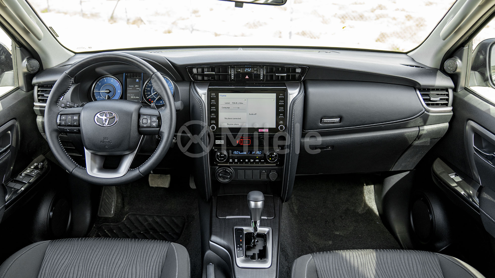 
(LHD) TOYOTA FORTUNER 2.4D AT 4X4 MY2025 – SILVER ME full									