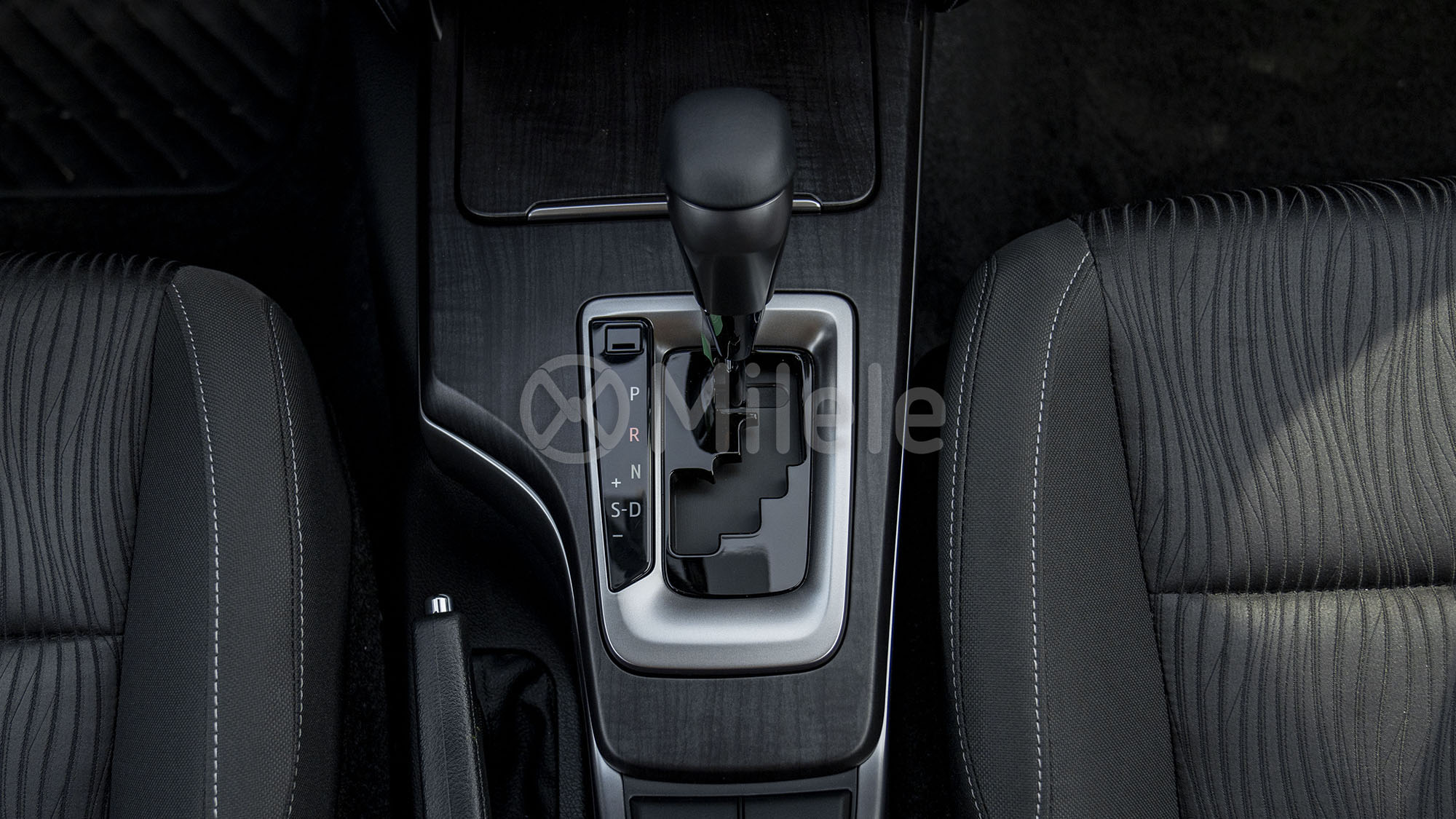 
(LHD) TOYOTA FORTUNER 2.4D AT 4X4 MY2025 – SILVER ME full									