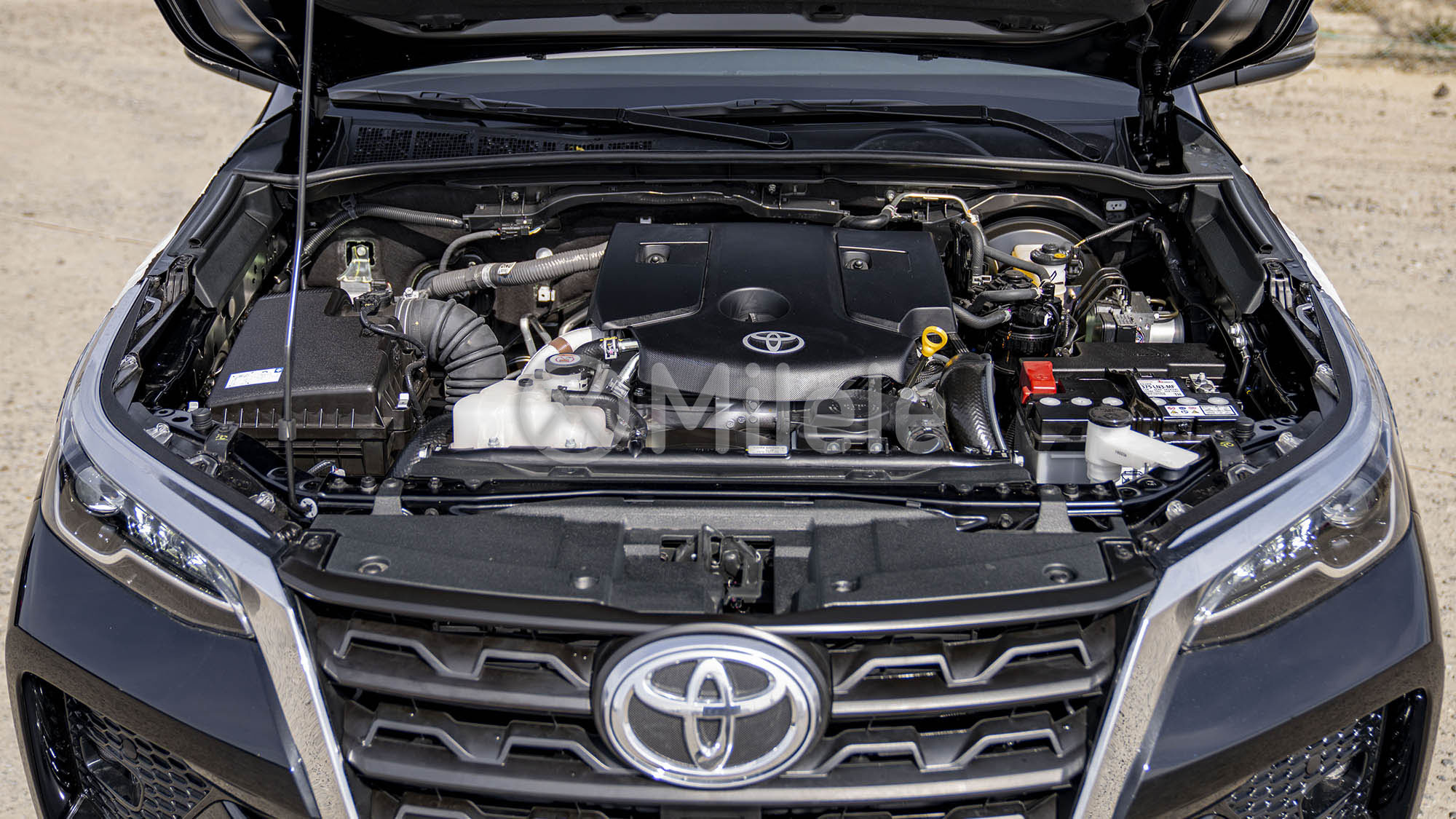 
								(LHD) TOYOTA FORTUNER 2.4D AT 4X4 MY2026 – BLACK full									
