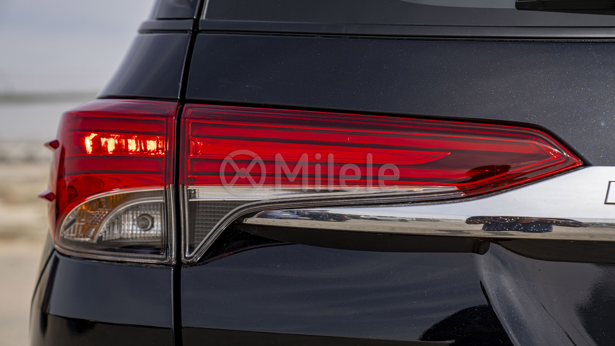 
								(LHD) TOYOTA FORTUNER 2.4D AT 4X4 MY2026 – BLACK full									