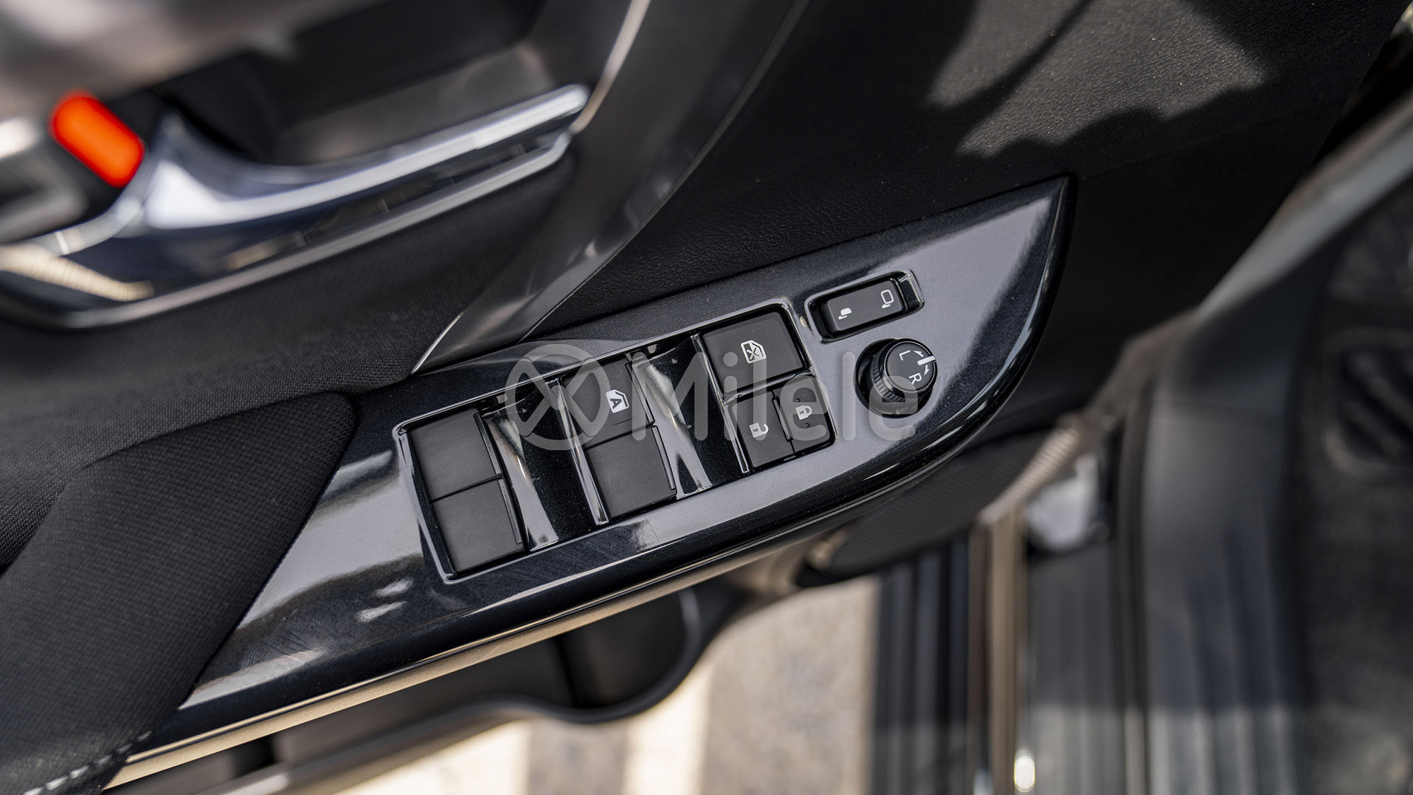 
								(LHD) TOYOTA FORTUNER 2.4D AT 4X4 MY2026 – BLACK full									