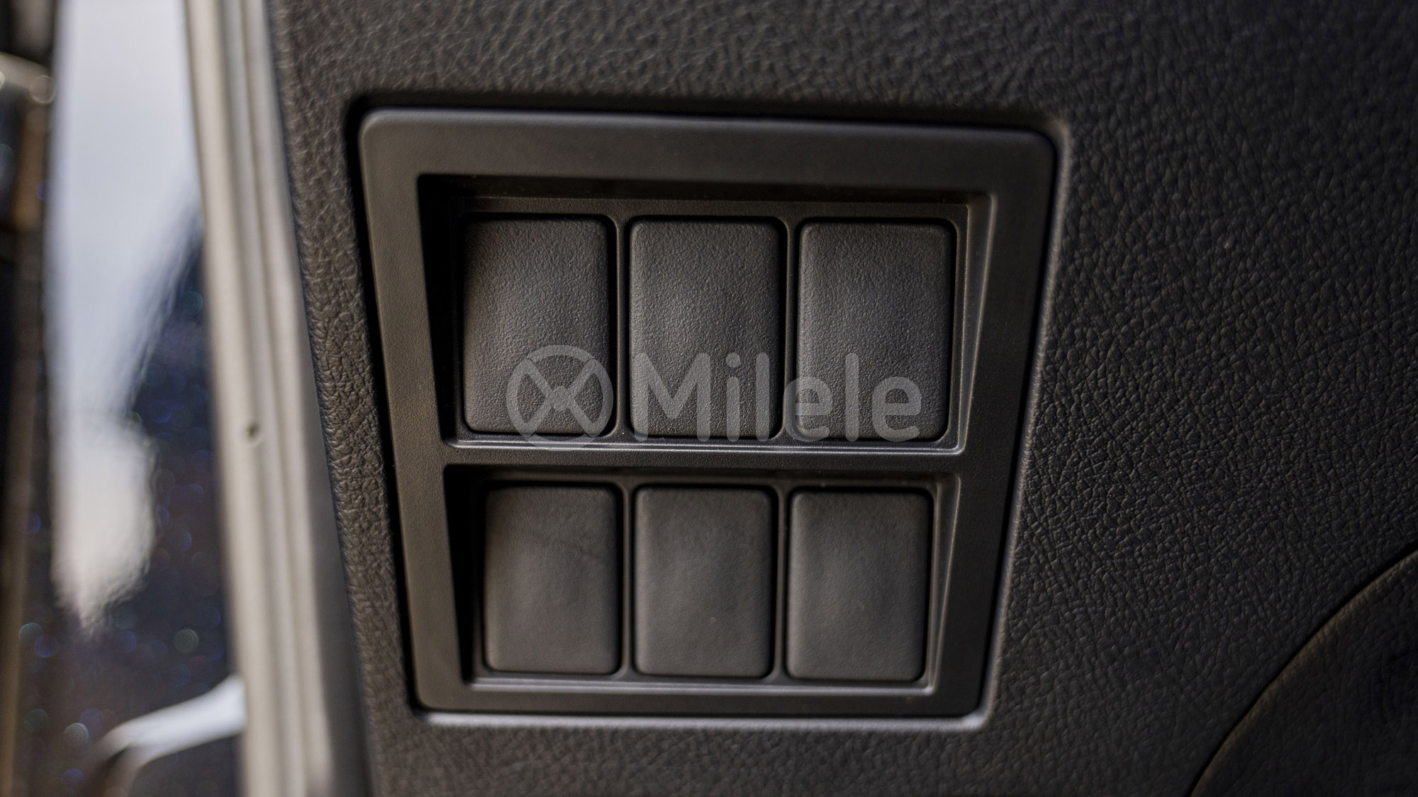 
								(LHD) TOYOTA FORTUNER 2.4D AT 4X4 MY2026 – BLACK full									