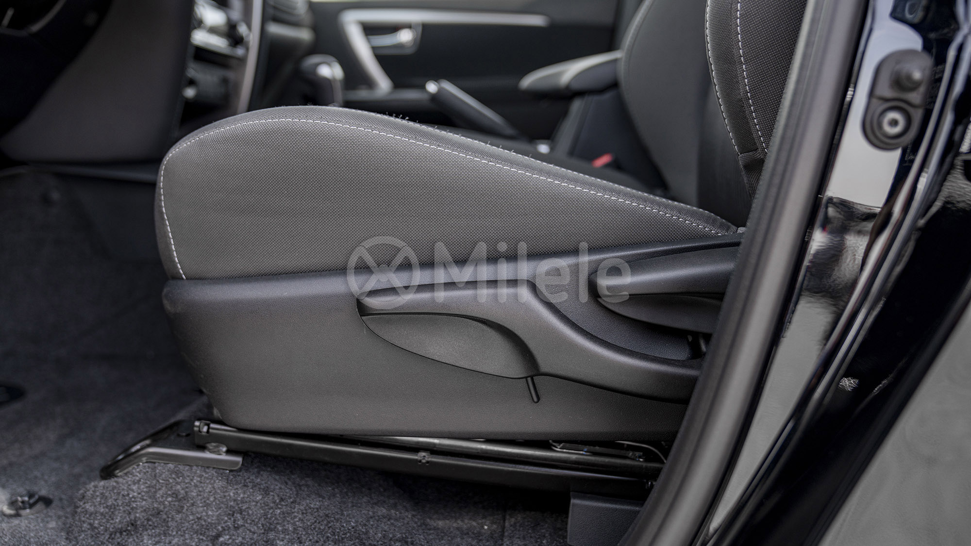 
								(LHD) TOYOTA FORTUNER 2.4D AT 4X4 MY2026 – BLACK full									