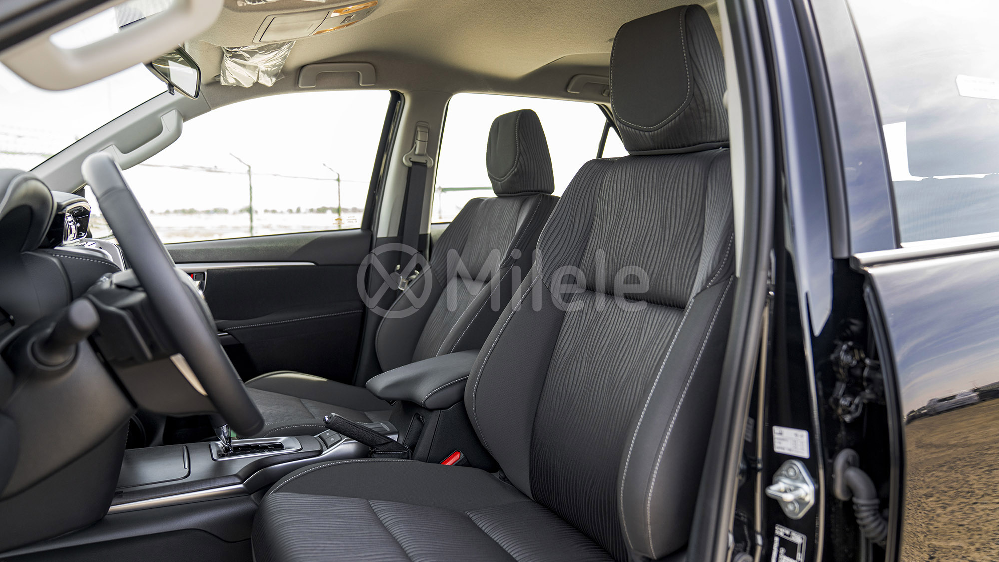 
								(LHD) TOYOTA FORTUNER 2.4D AT 4X4 MY2026 – BLACK full									