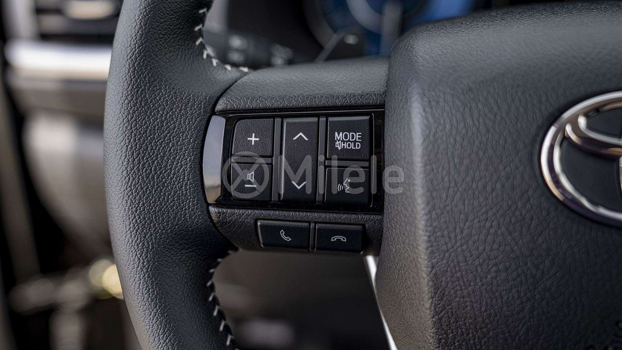 
								(LHD) TOYOTA FORTUNER 2.4D AT 4X4 MY2026 – BLACK full									