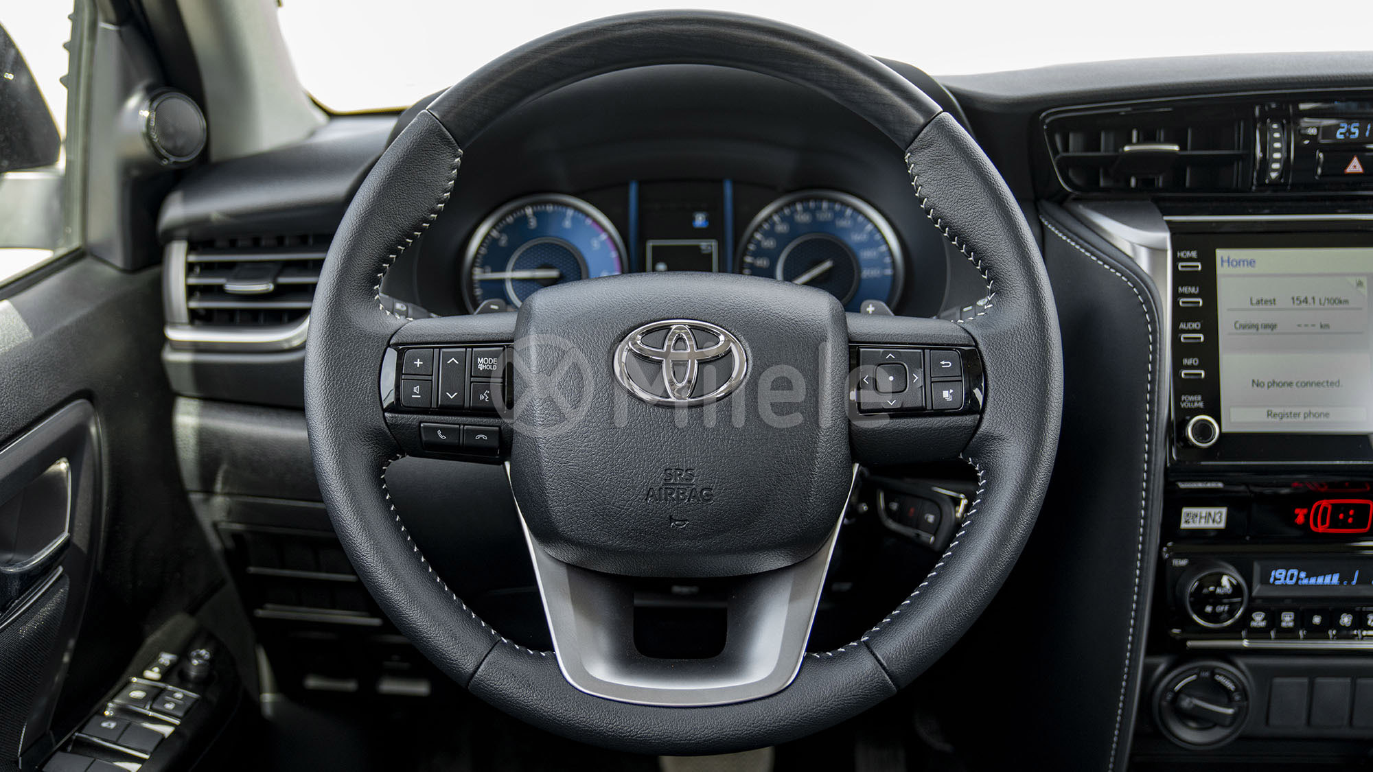 
								(LHD) TOYOTA FORTUNER 2.4D AT 4X4 MY2026 – BLACK full									