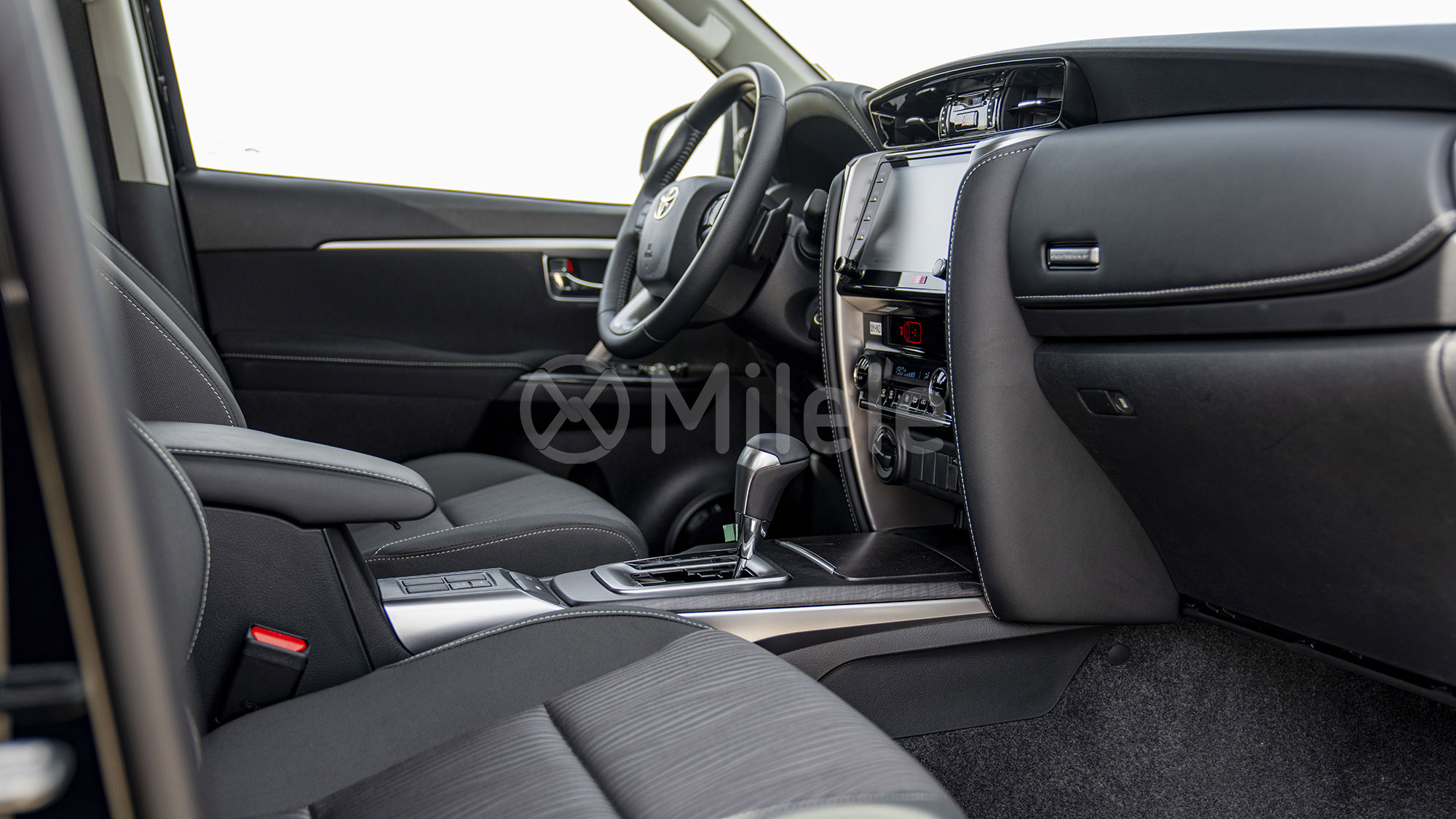 
								(LHD) TOYOTA FORTUNER 2.4D AT 4X4 MY2026 – BLACK full									