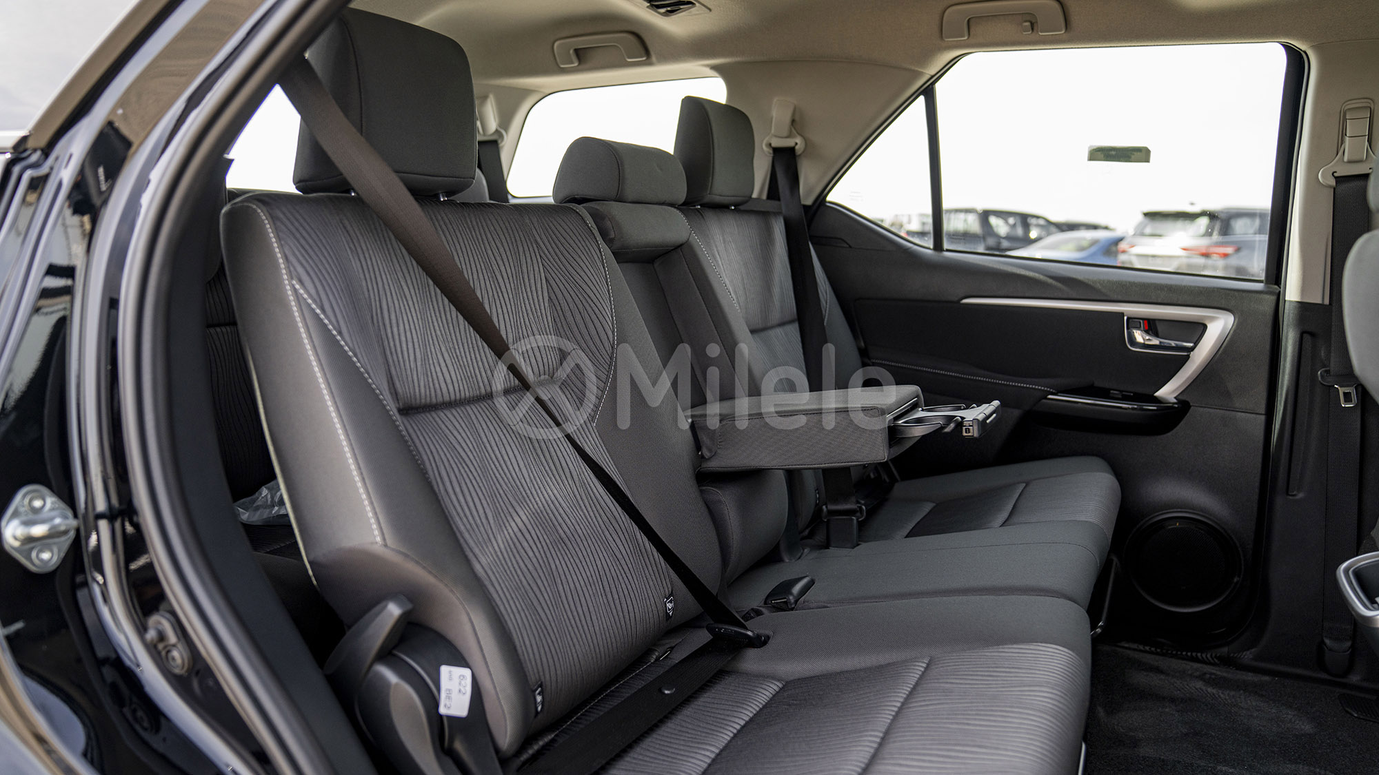 
								(LHD) TOYOTA FORTUNER 2.4D AT 4X4 MY2026 – BLACK full									
