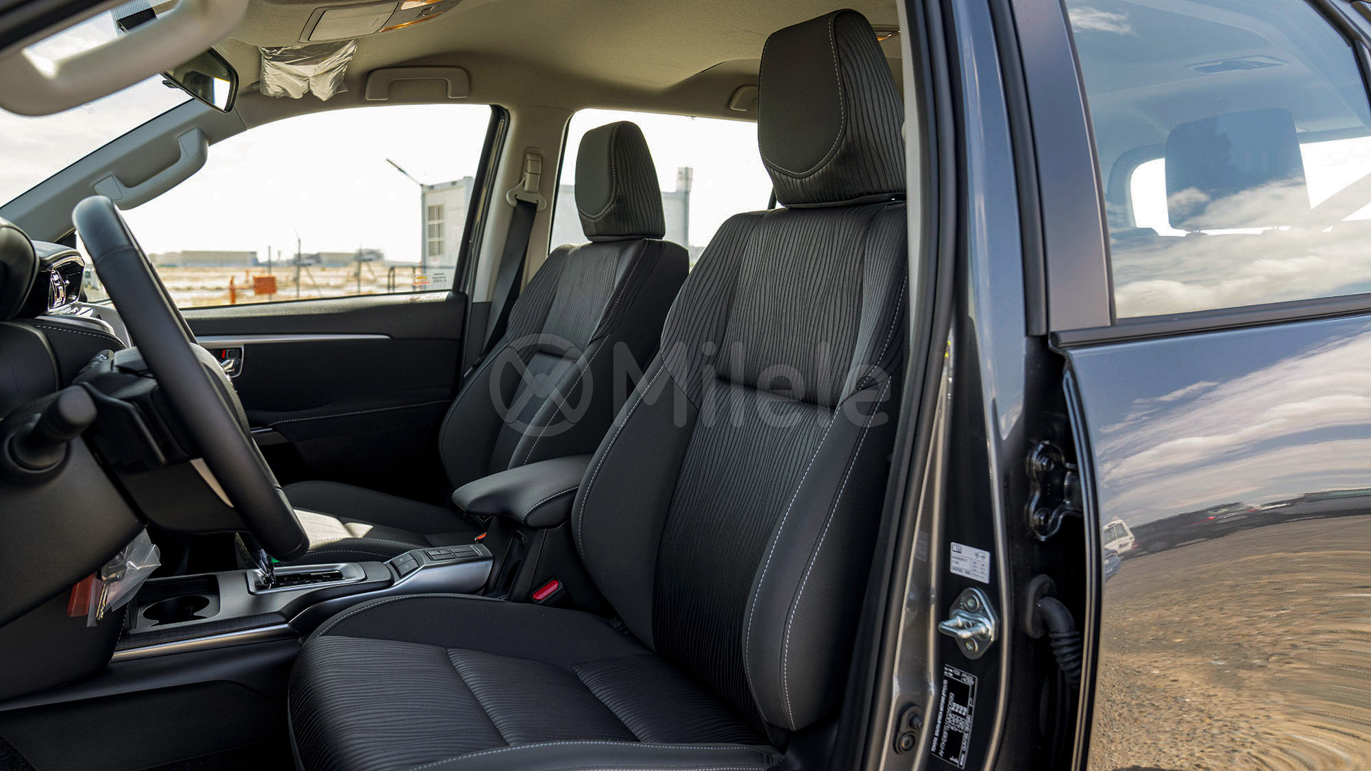 
(LHD) TOYOTA FORTUNER 2.4D AT 4X4 MY2026 – GREY full									
