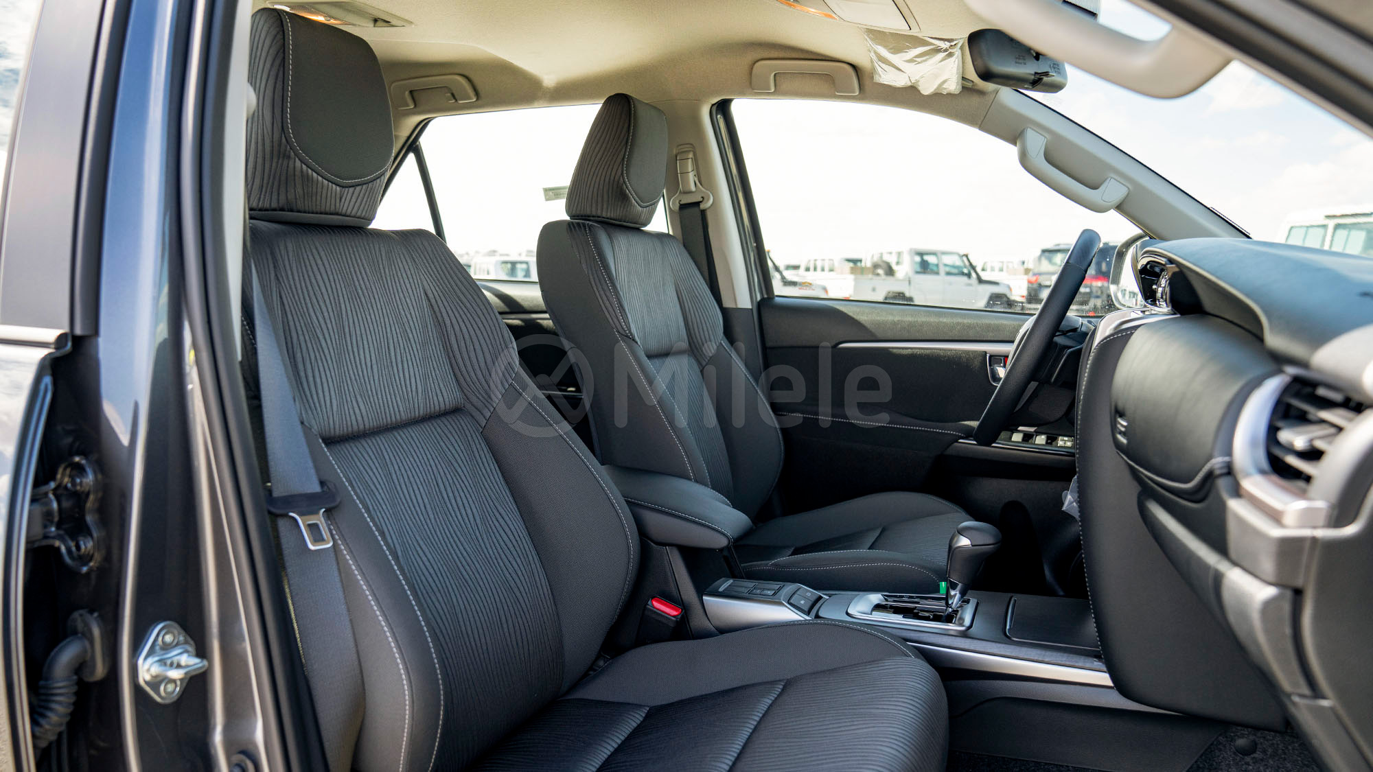 
(LHD) TOYOTA FORTUNER 2.4D AT 4X4 MY2026 – GREY full									