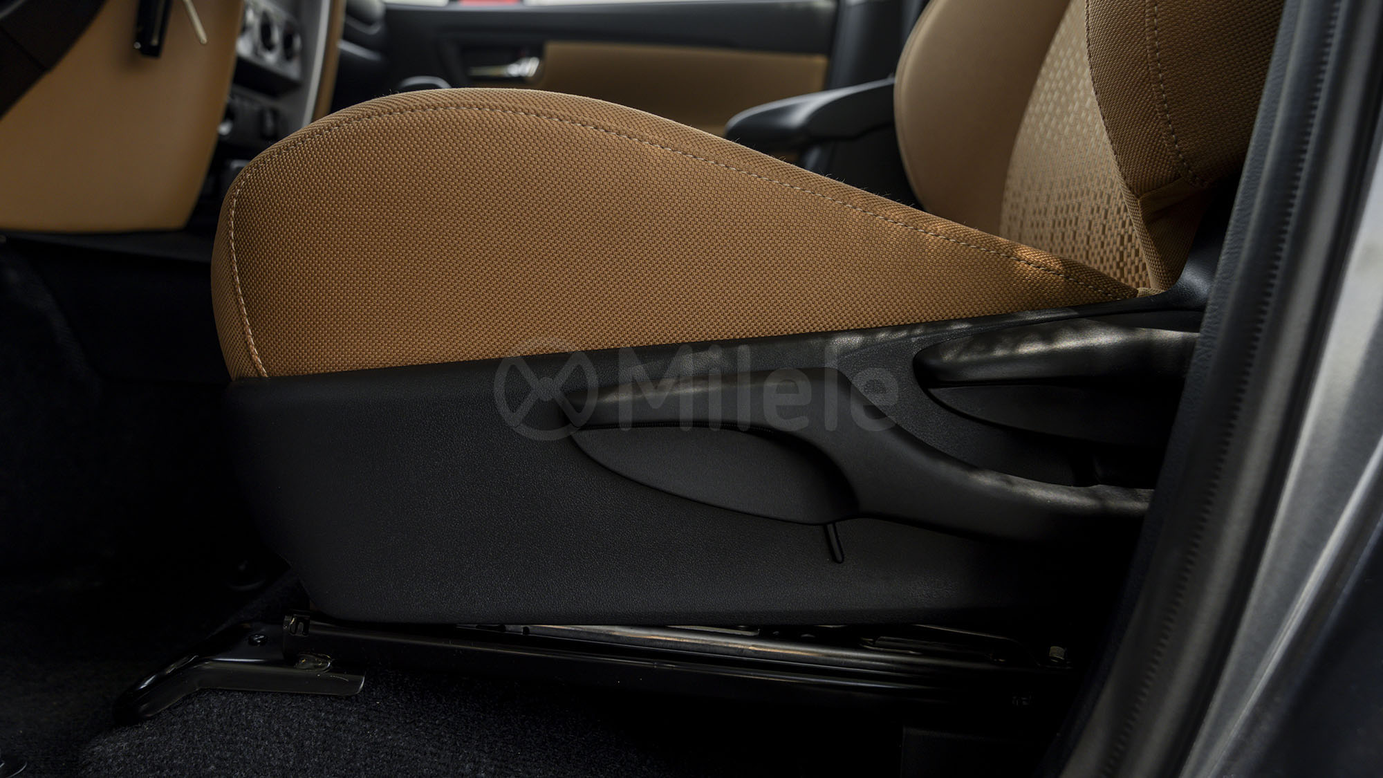 
								(LHD) TOYOTA FORTUNER EXR 2.7P AT MY2025 – GREY full									