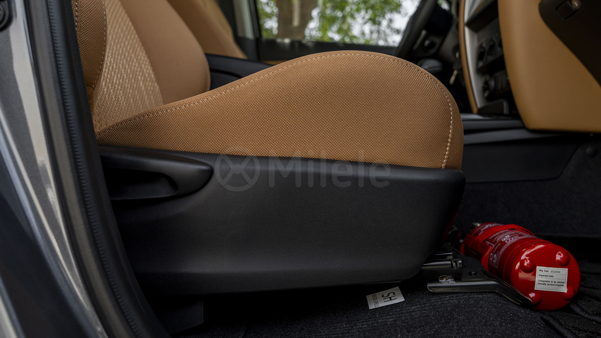 
								(LHD) TOYOTA FORTUNER EXR 2.7P AT MY2025 – GREY full									