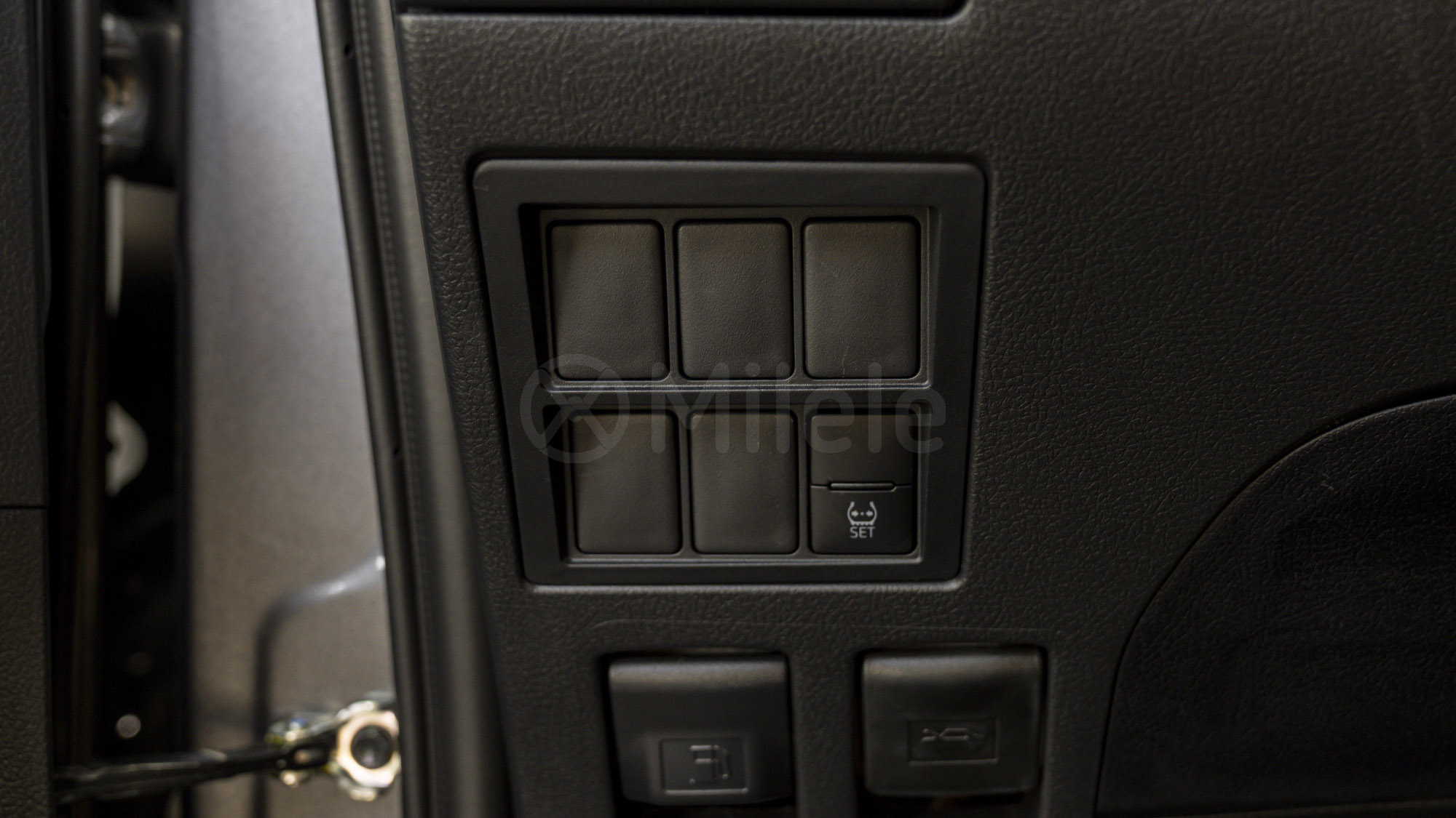
								(LHD) TOYOTA FORTUNER EXR 2.7P AT MY2025 – GREY full									