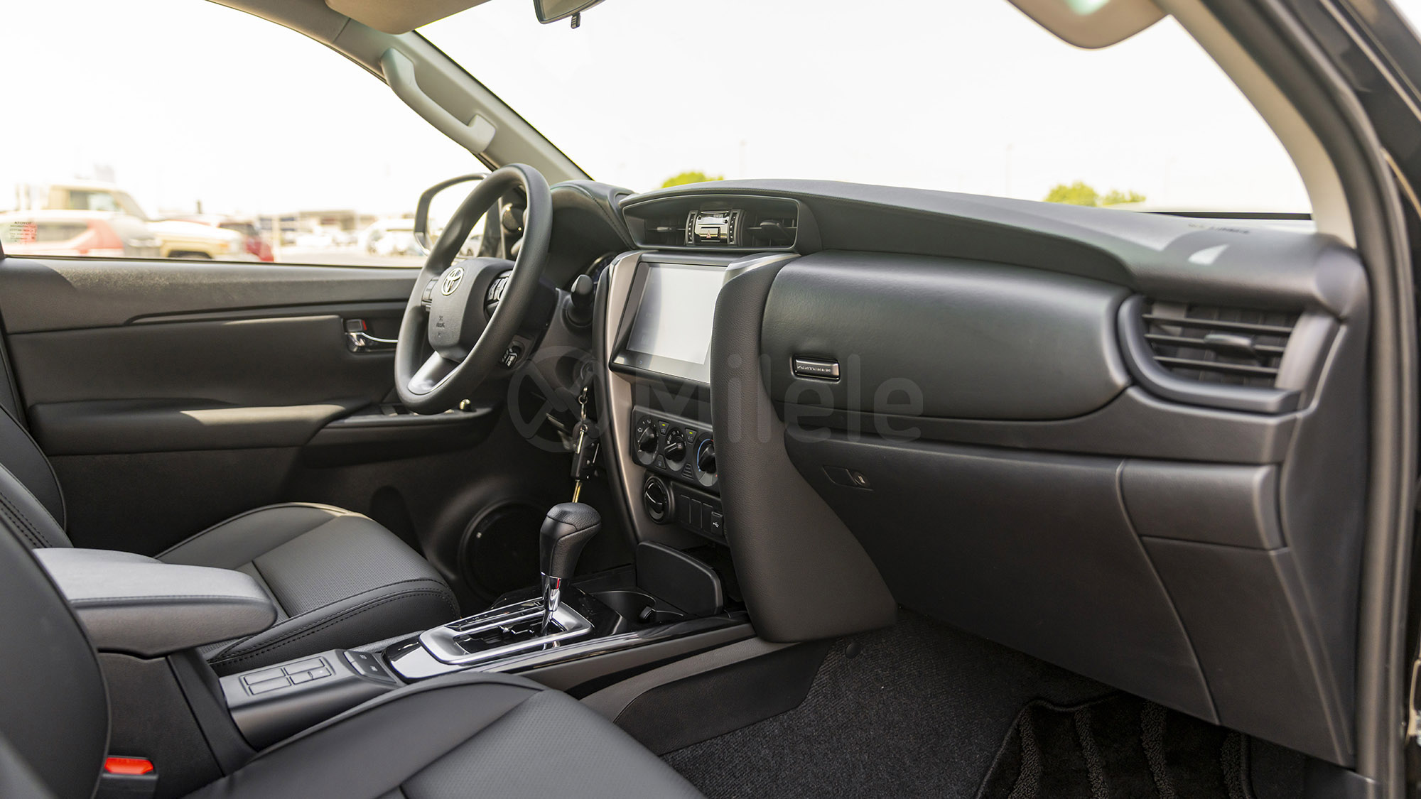 
								(LHD) TOYOTA FORTUNER EXR 2.7P AT MY2025 – BLACK full									