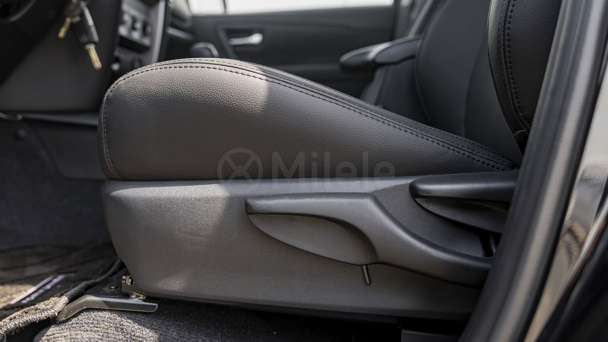 
								(LHD) TOYOTA FORTUNER EXR 2.7P AT MY2025 – BLACK full									