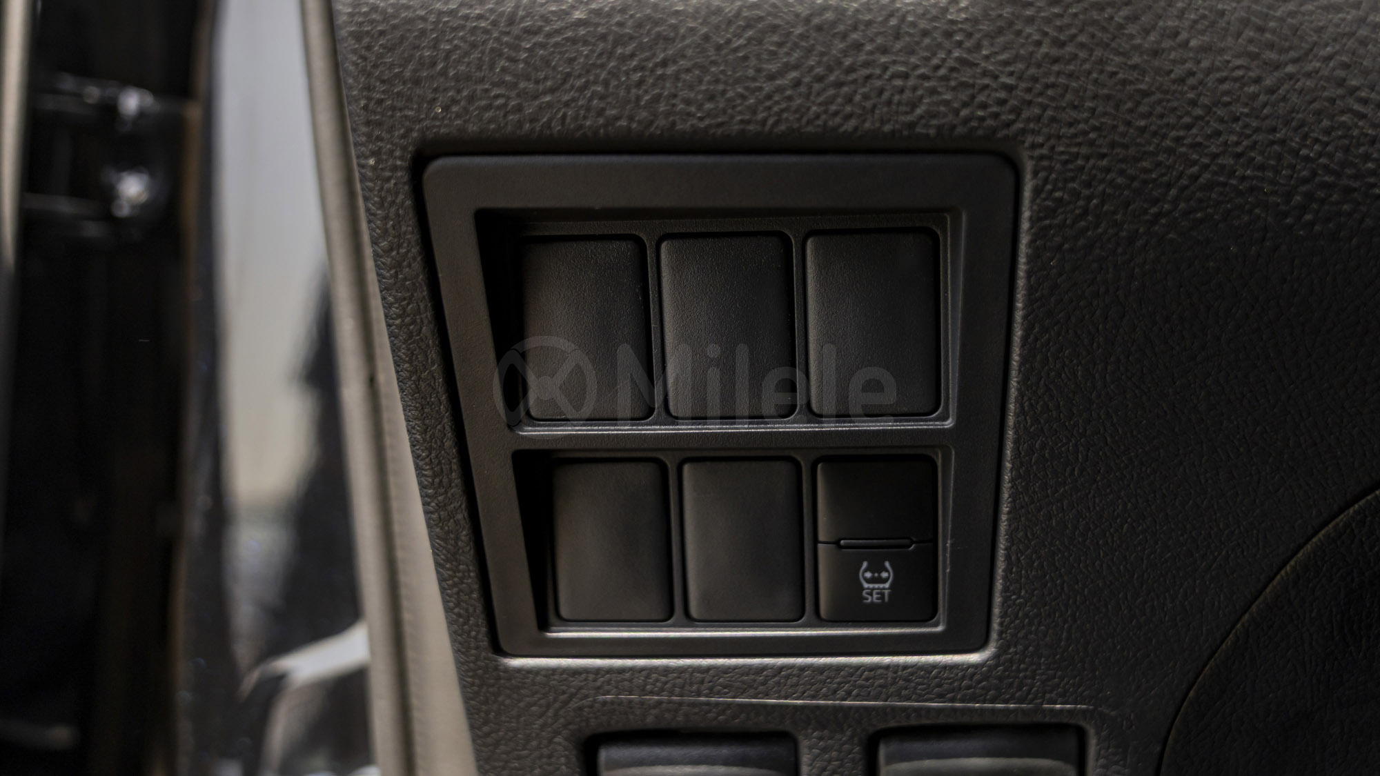 
								(LHD) TOYOTA FORTUNER EXR 2.7P AT MY2025 – BLACK full									
